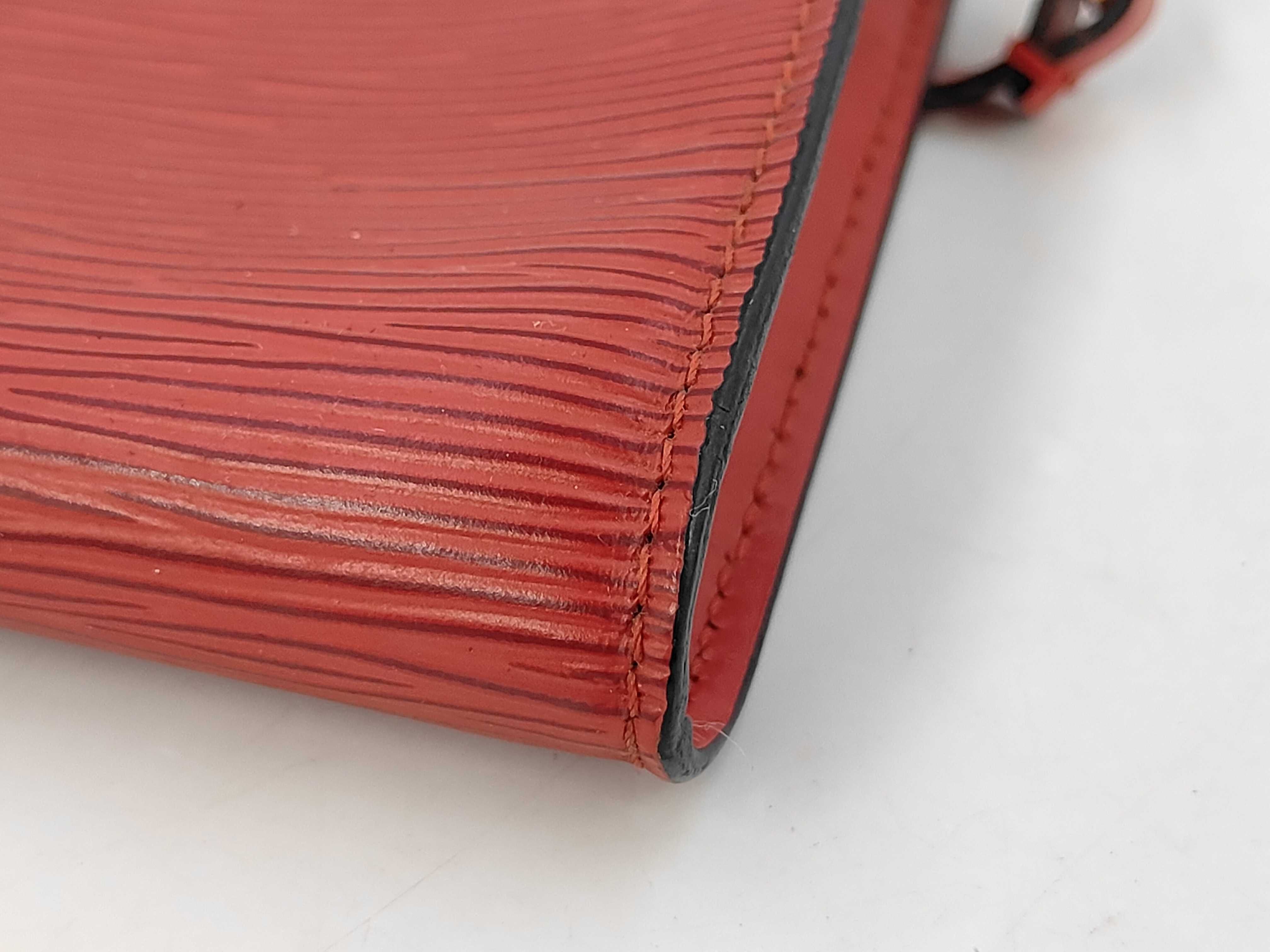 Epi M52947 Pochette Accessoires Castilian Red Handbag — view 3