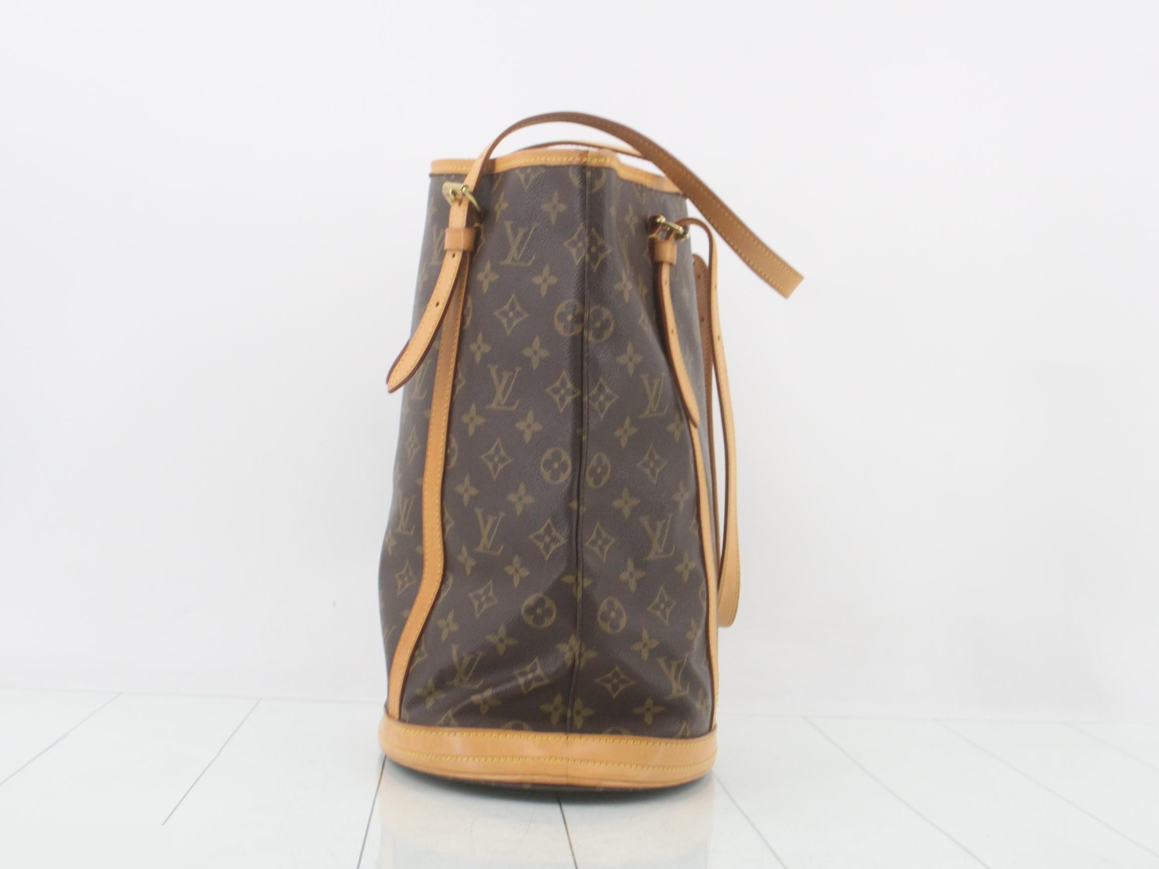 Bucket GM Tote Bag — view 3