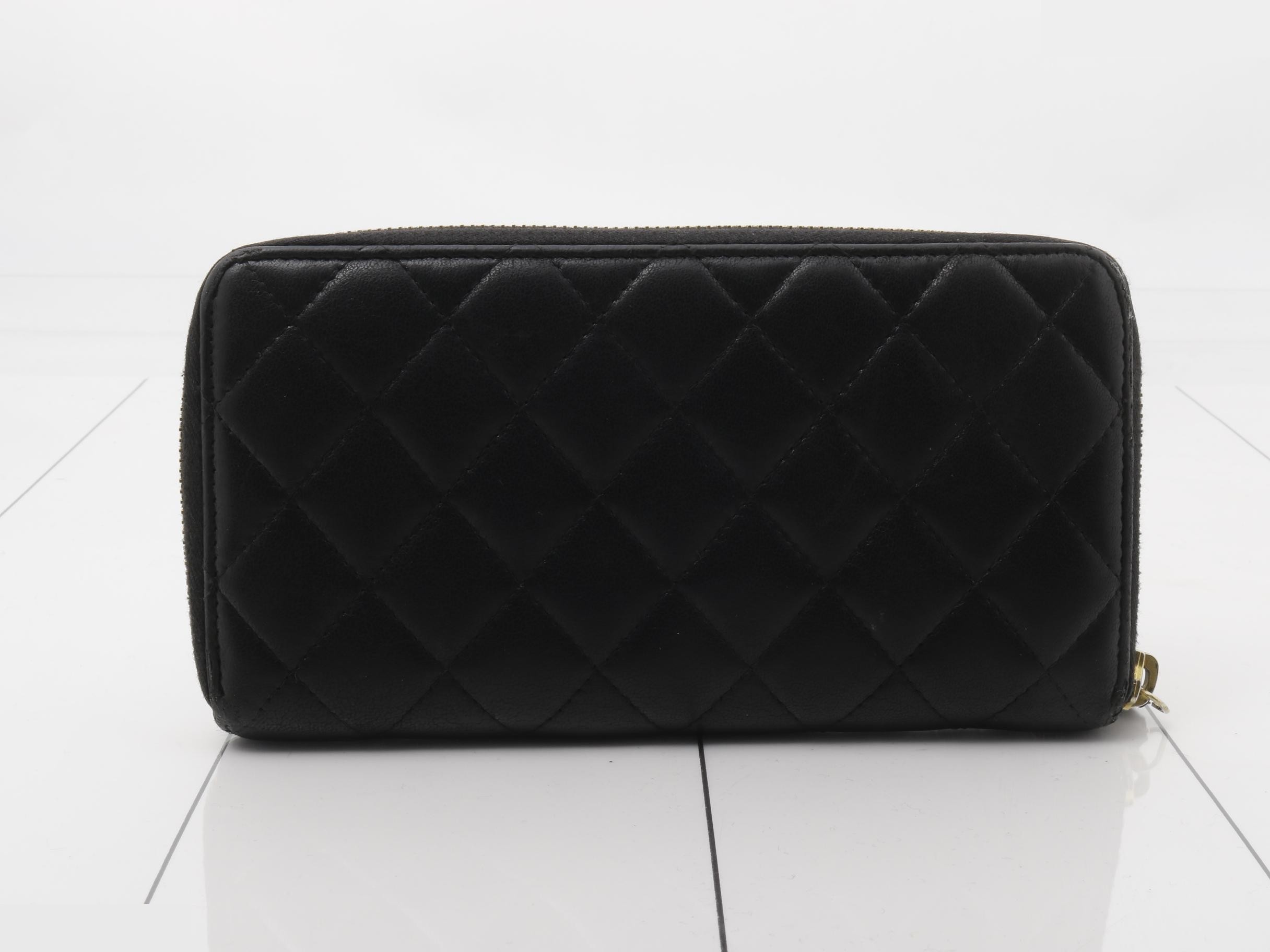 Matelassé (bags) and wallets — view 2