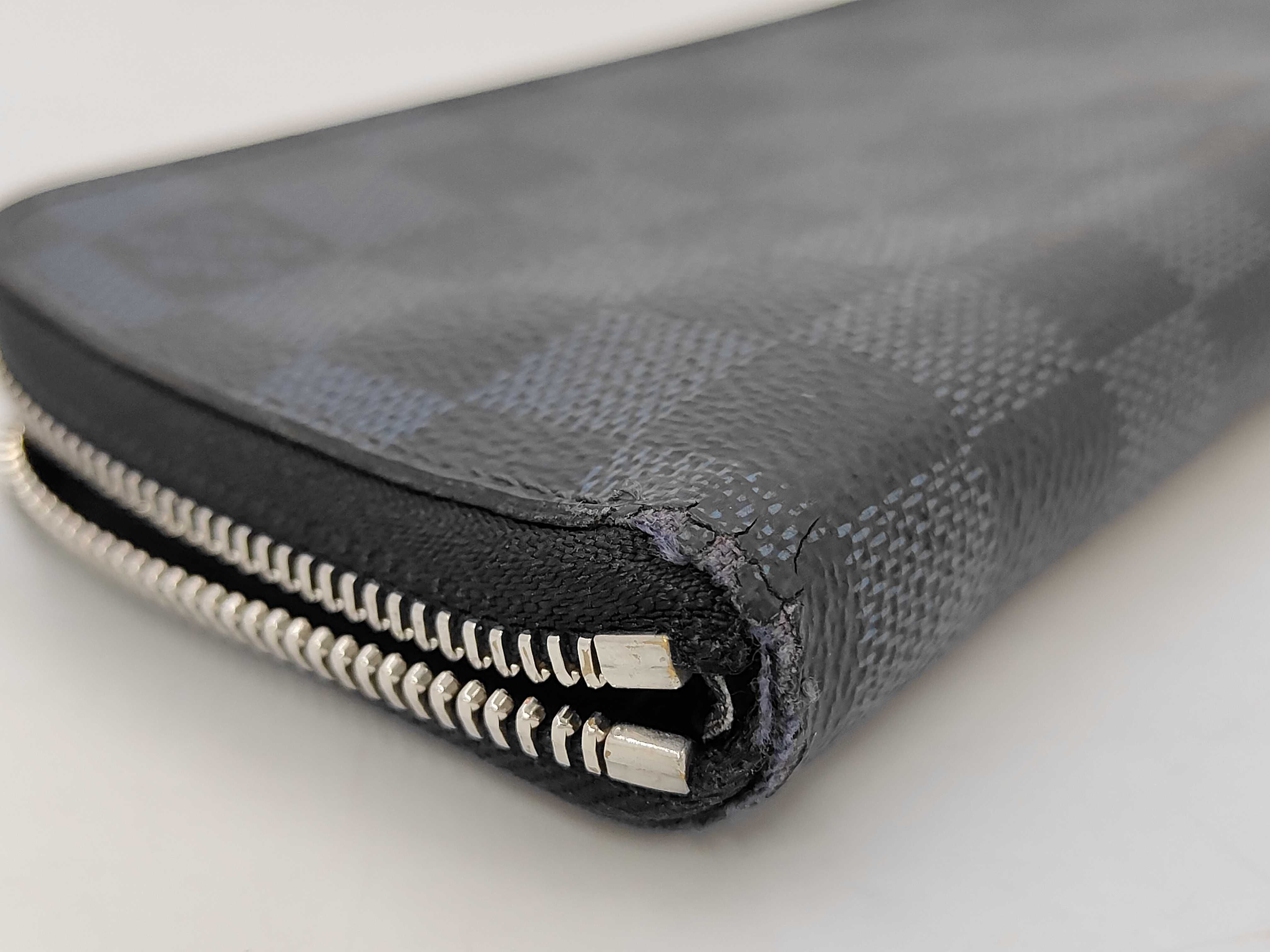Damier Graphite Zippy Wallet — view 3