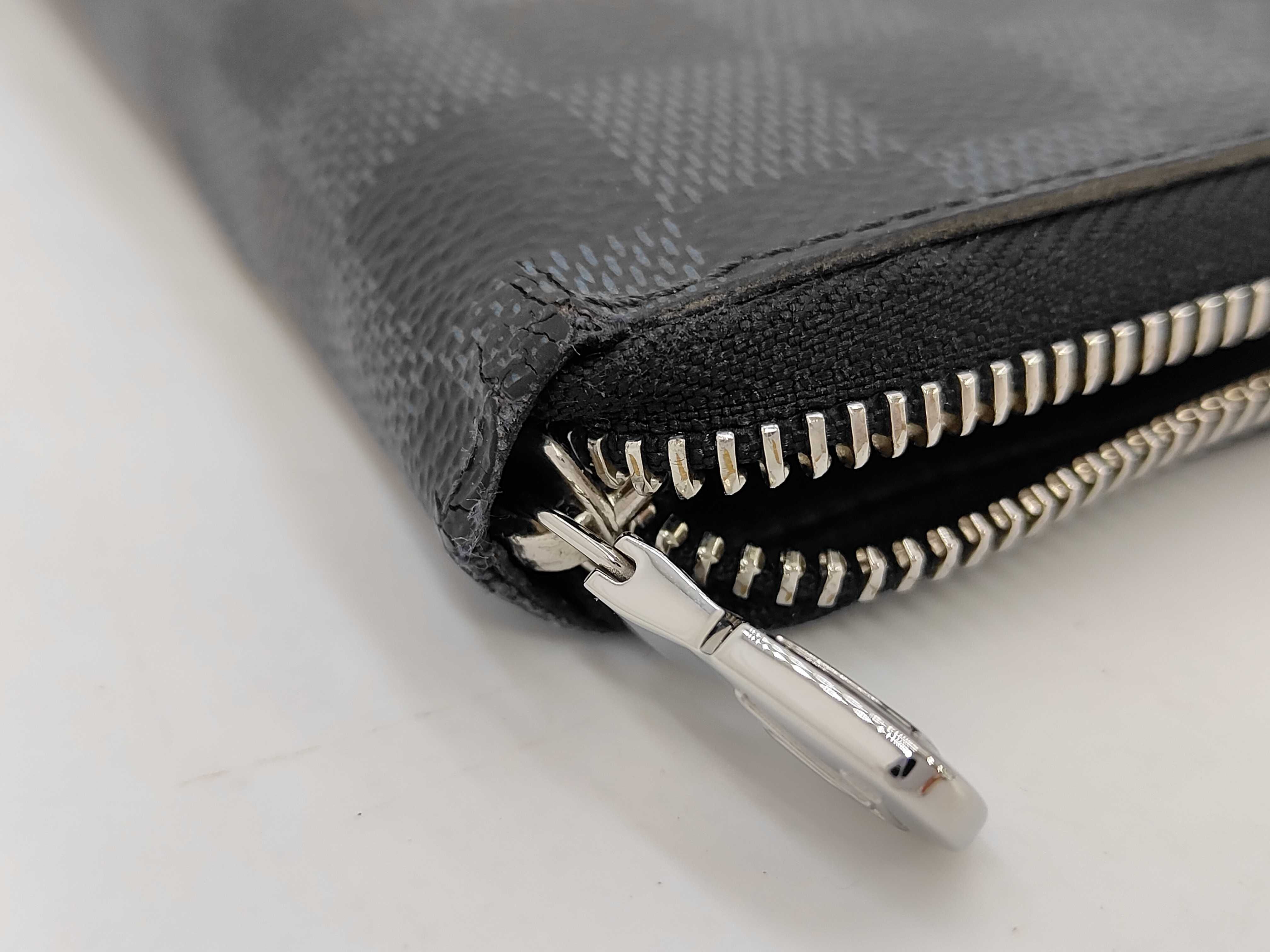 Damier Graphite Zippy Wallet — view 7
