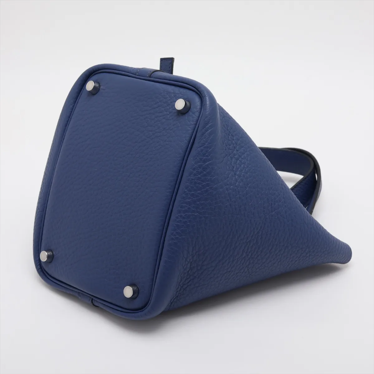 Picotin 18 PM, Taurillon Clemence leather, Blue Brighton, silver hardware, faint engraving. — view 3