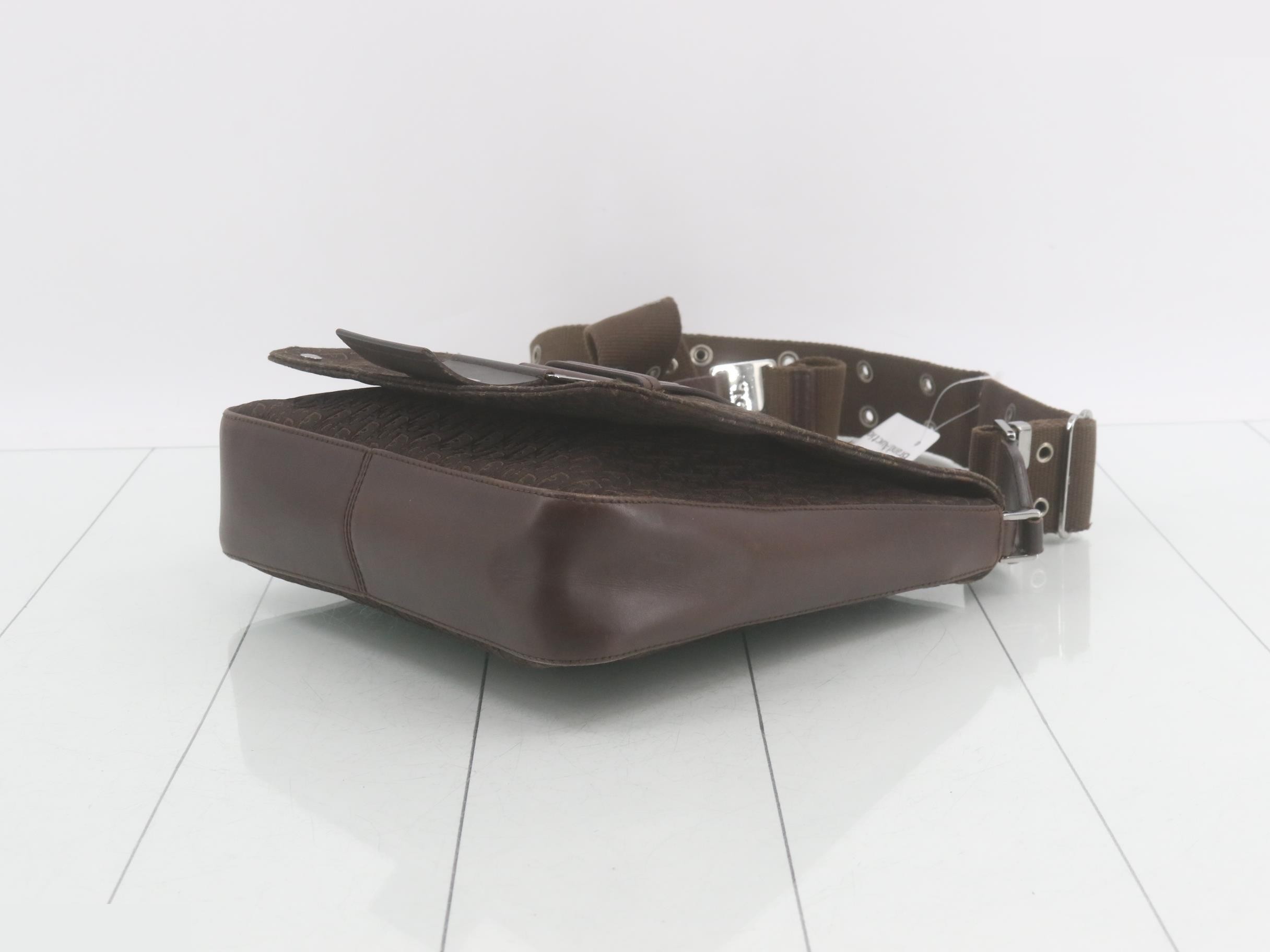 Trotter Street Chic Shoulder Bag — view 6