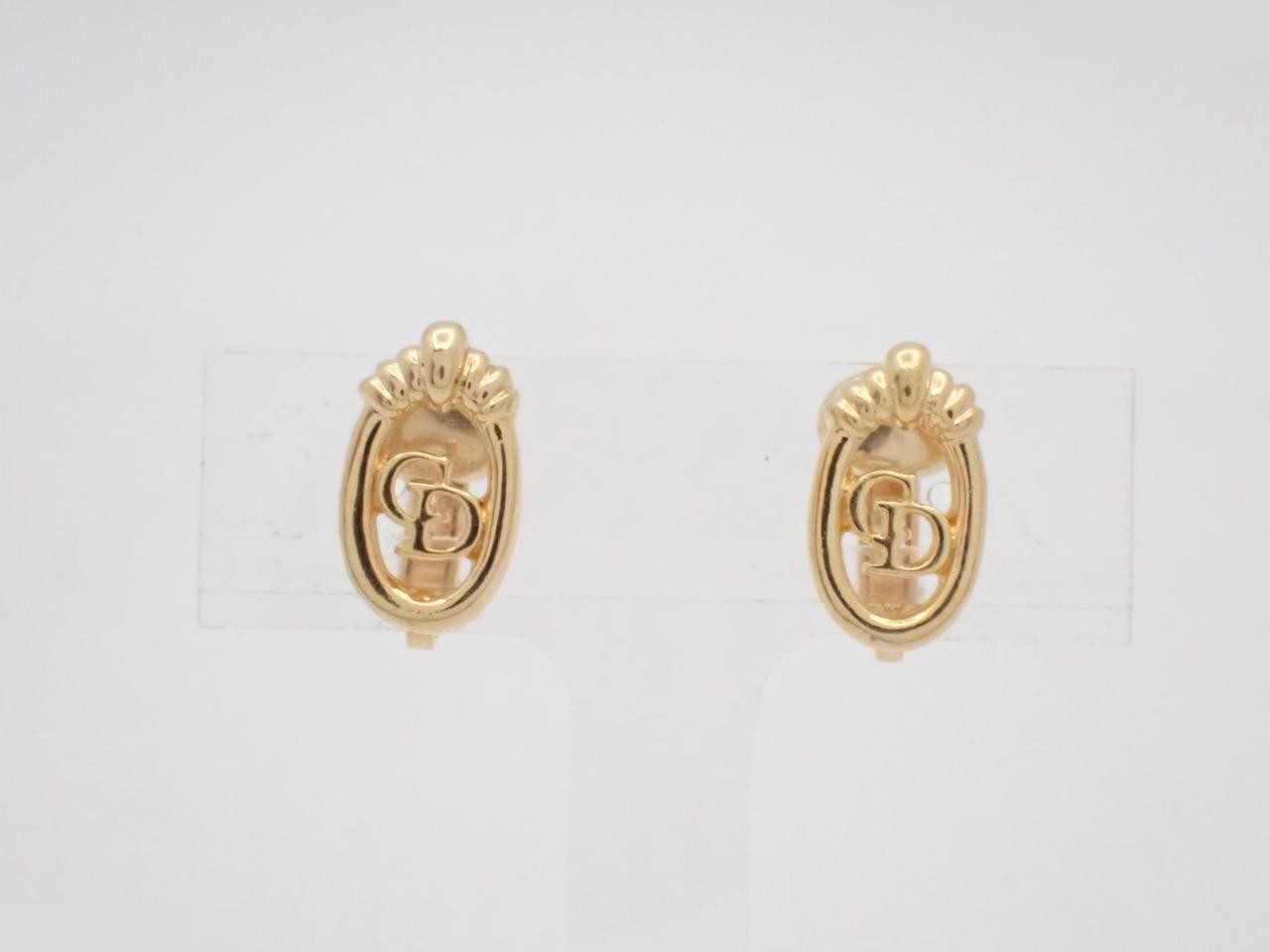 Other lines: Precious metals and earrings