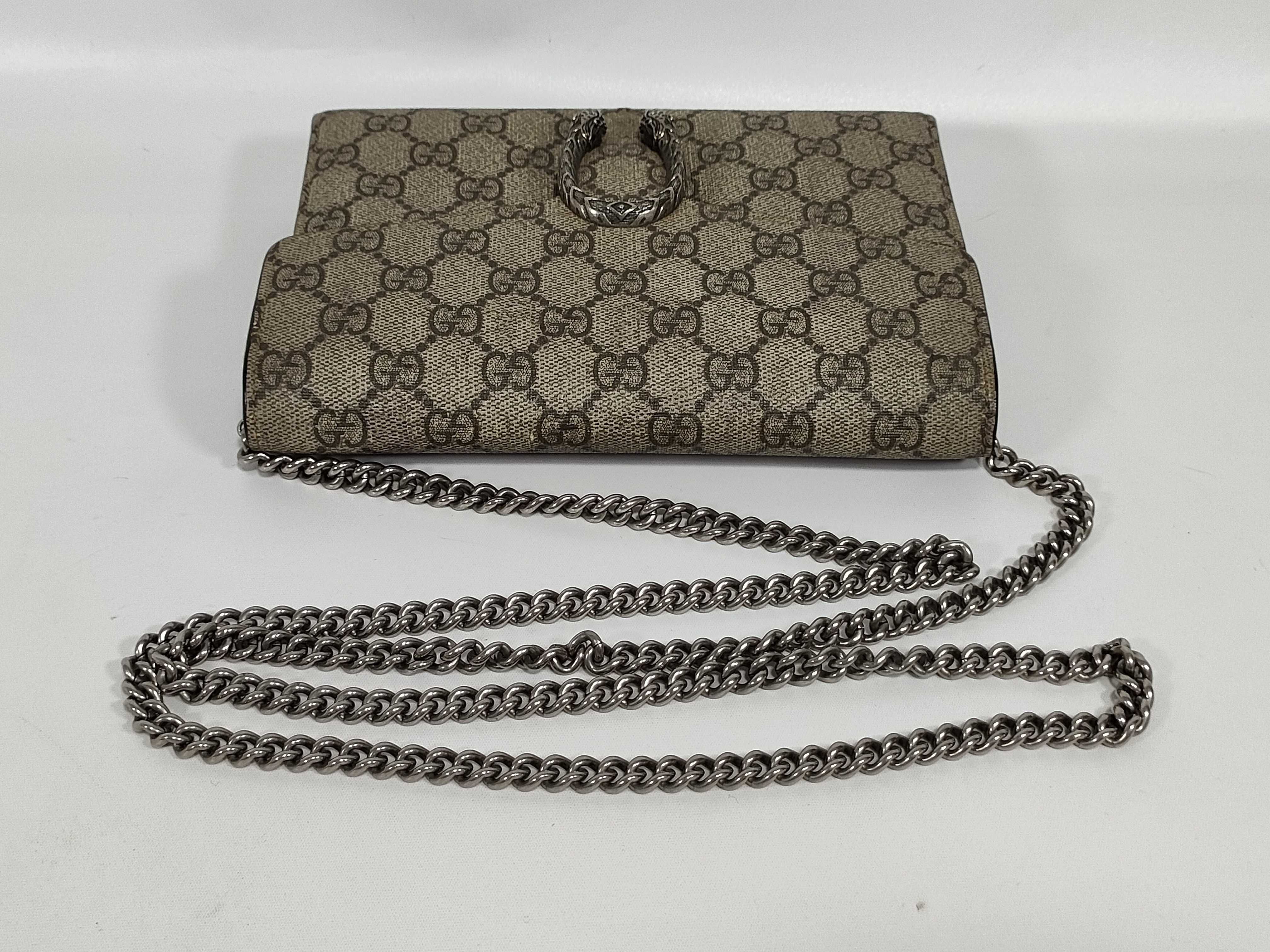 GG Supreme Chain Shoulder Bag — view 3