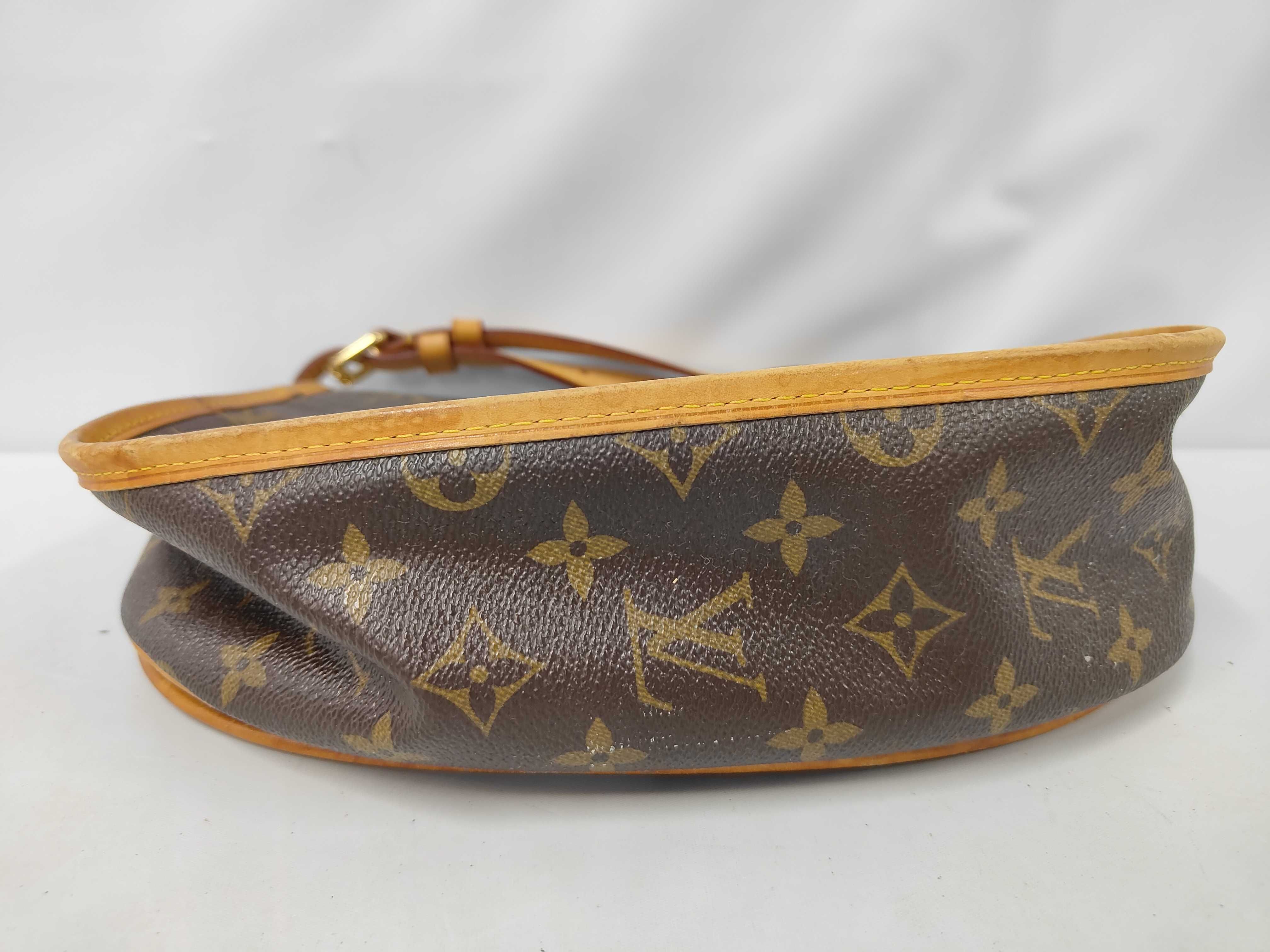 LV Menilmontant Shoulder Bag — view 3