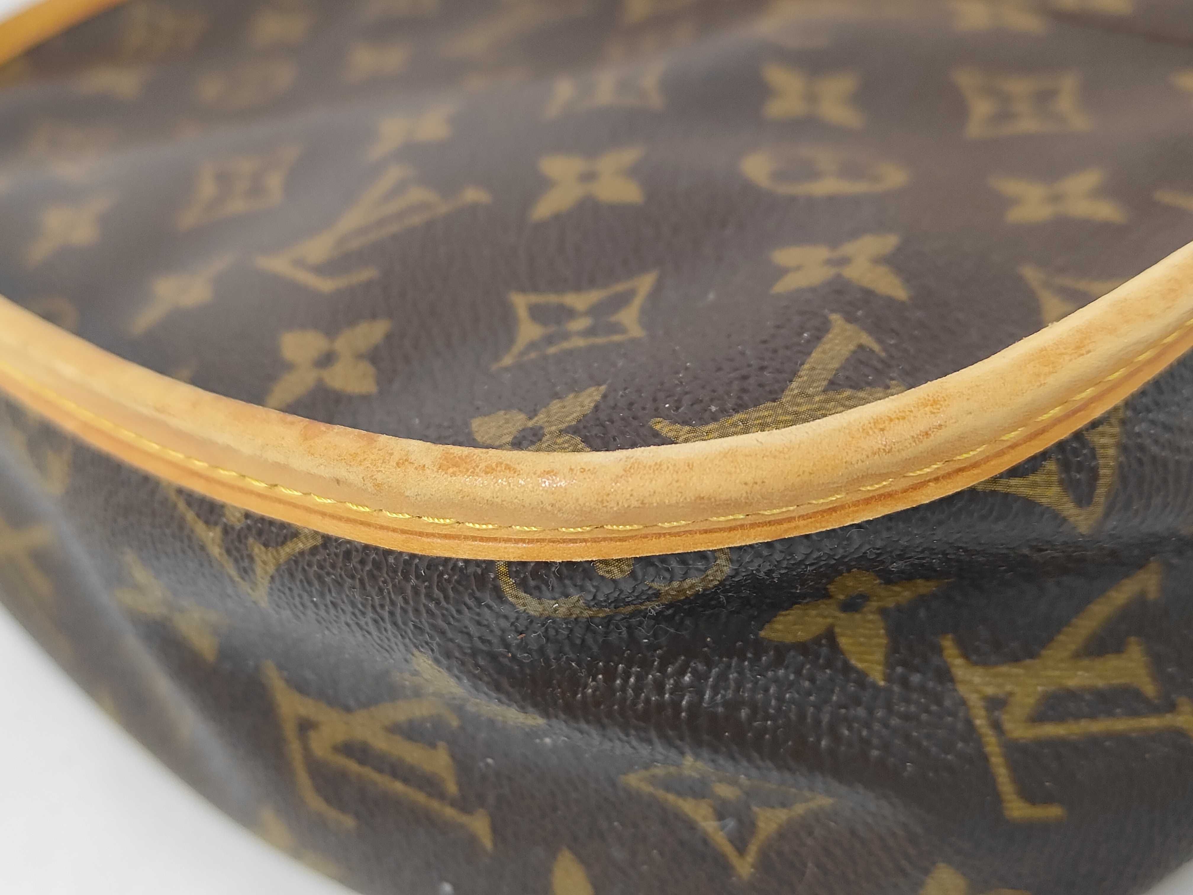 LV Menilmontant Shoulder Bag — view 4