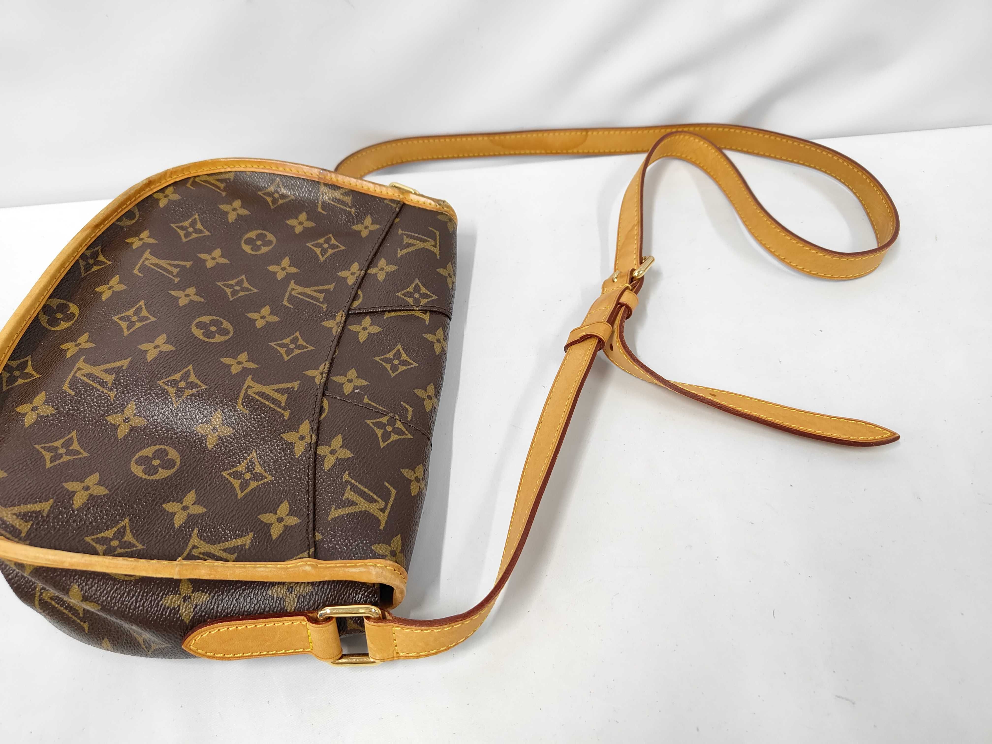 LV Menilmontant Shoulder Bag — view 5