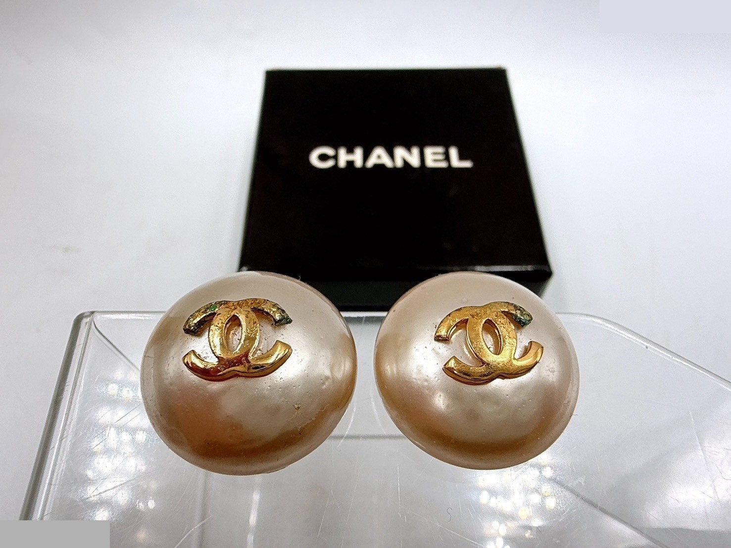 Coco F Pearl Earrings 23 — view 2