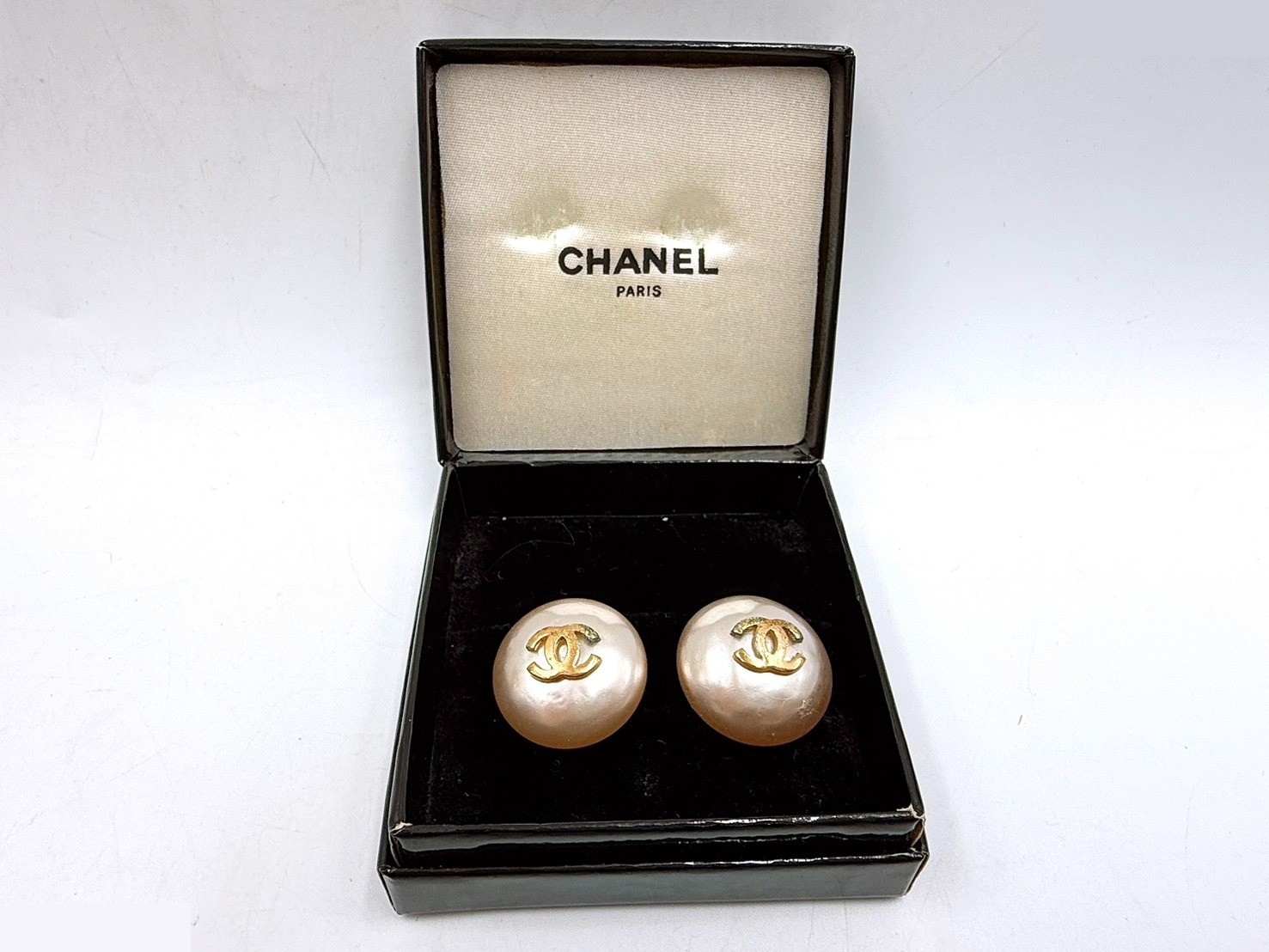 Coco F Pearl Earrings 23 — view 9