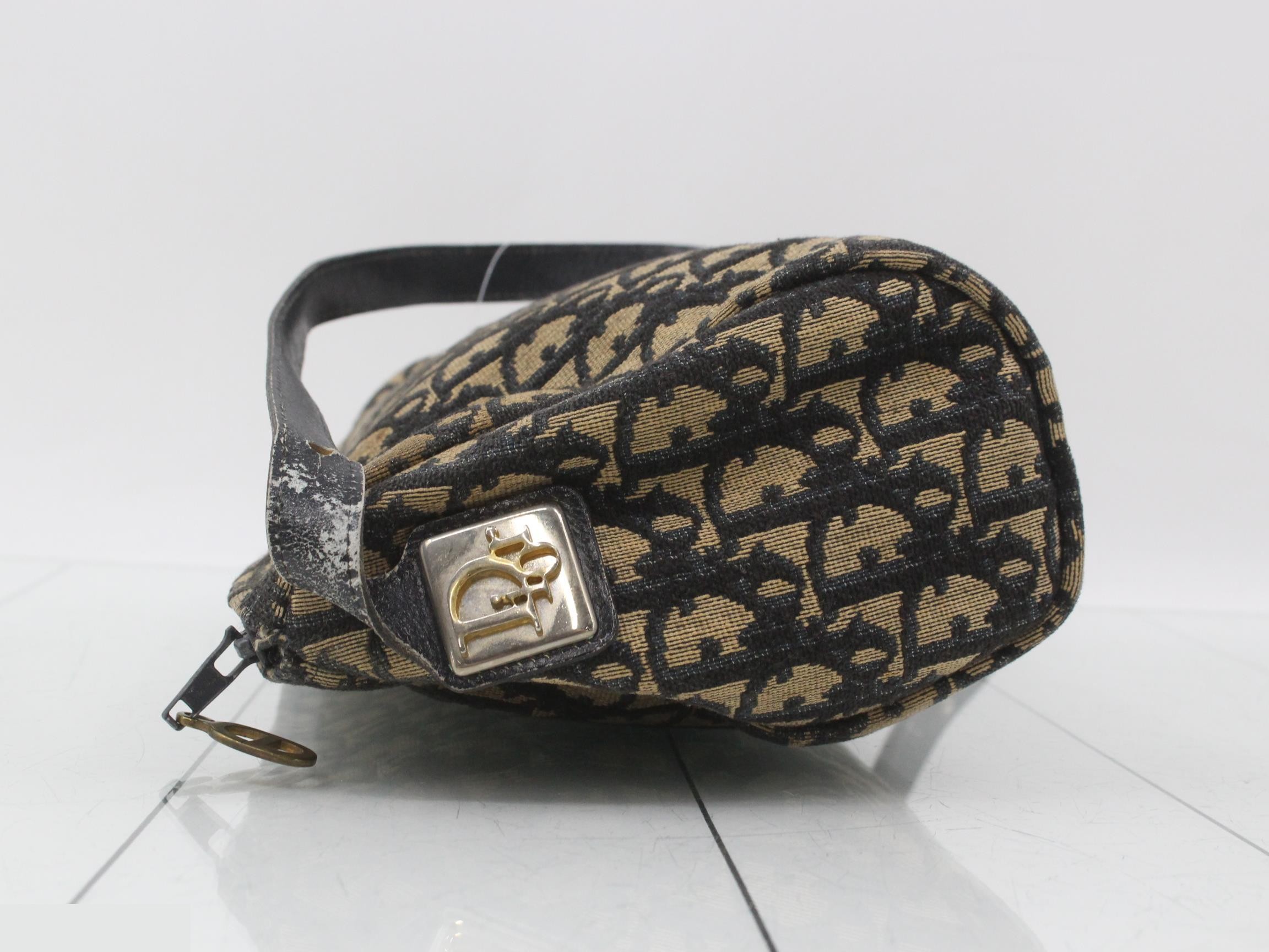 Trotter Canvas Shoulder Bag — view 4