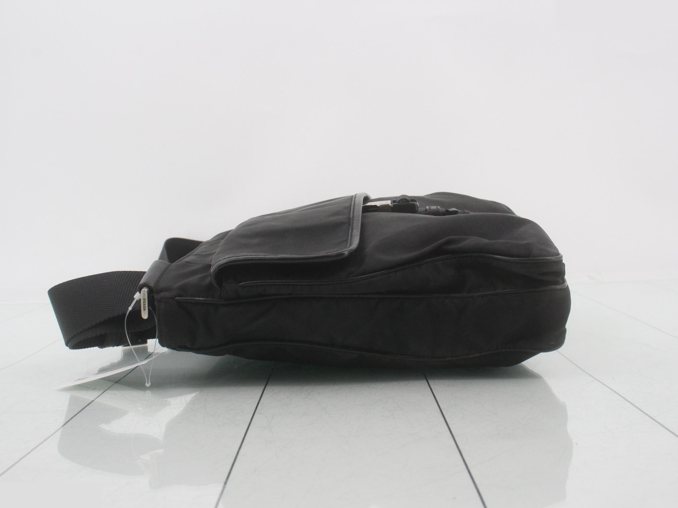 Nylon Triangle Plate Shoulder Bag — view 4