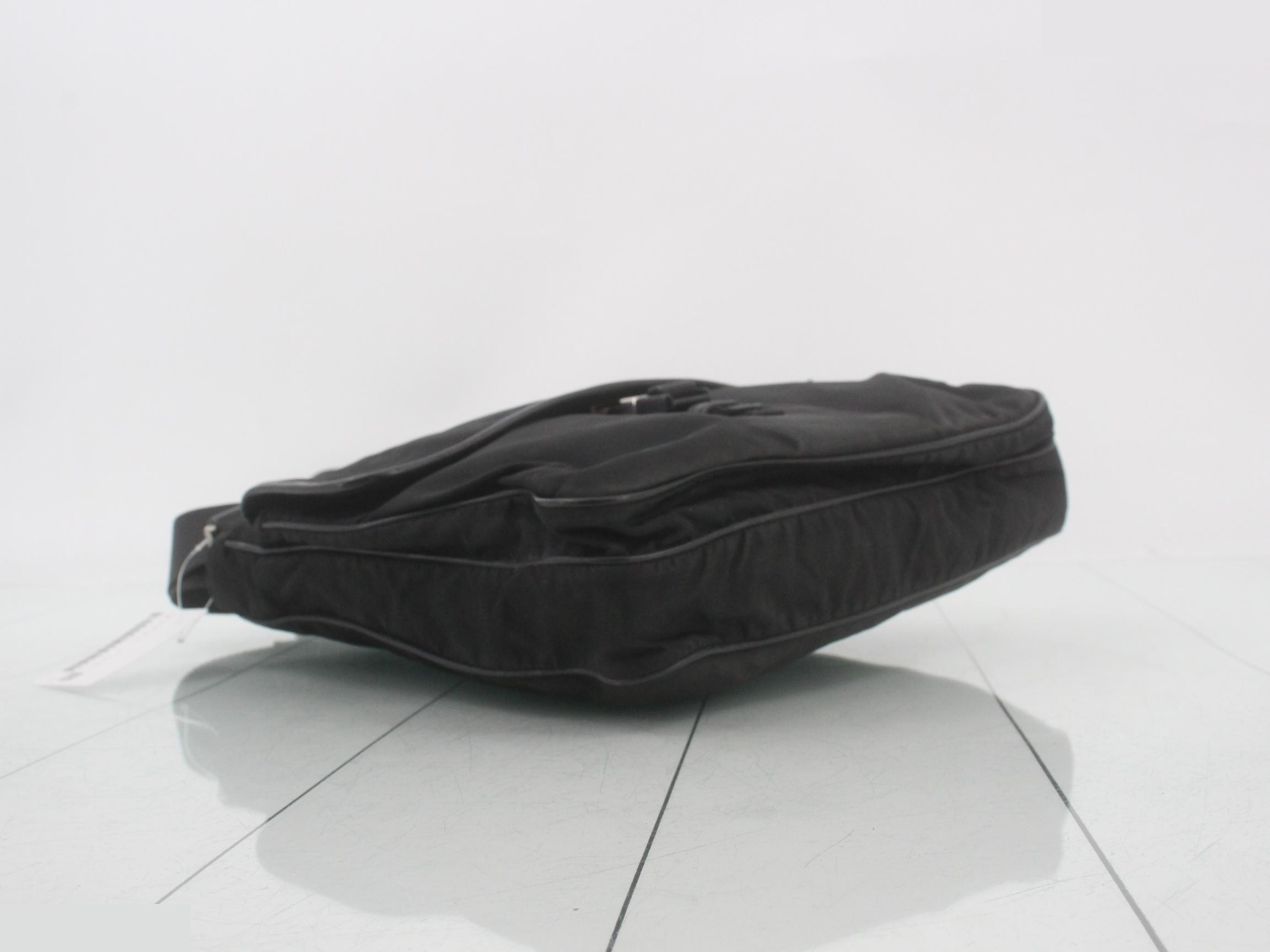 Nylon Triangle Plate Shoulder Bag — view 5