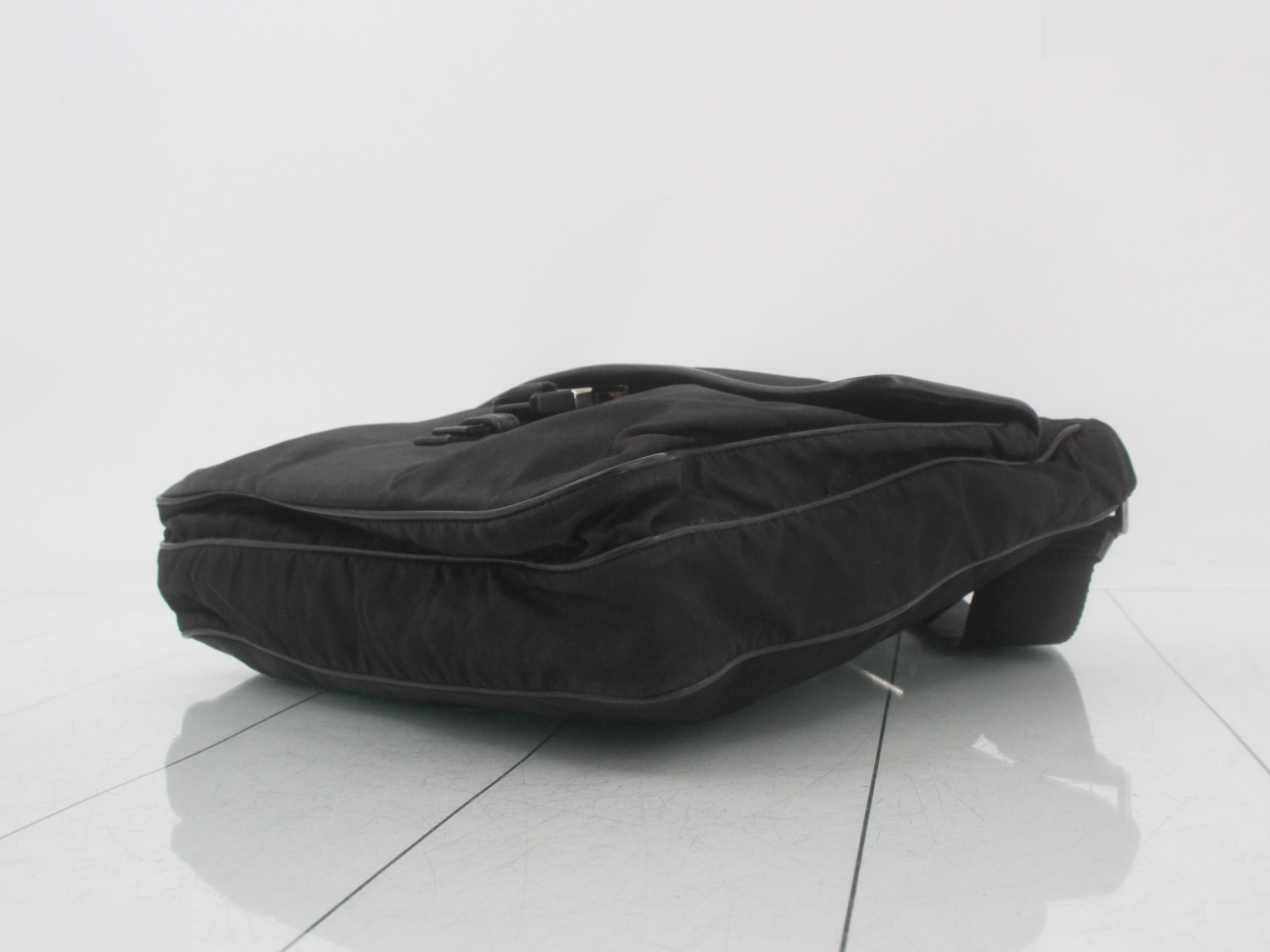 Nylon Triangle Plate Shoulder Bag — view 6