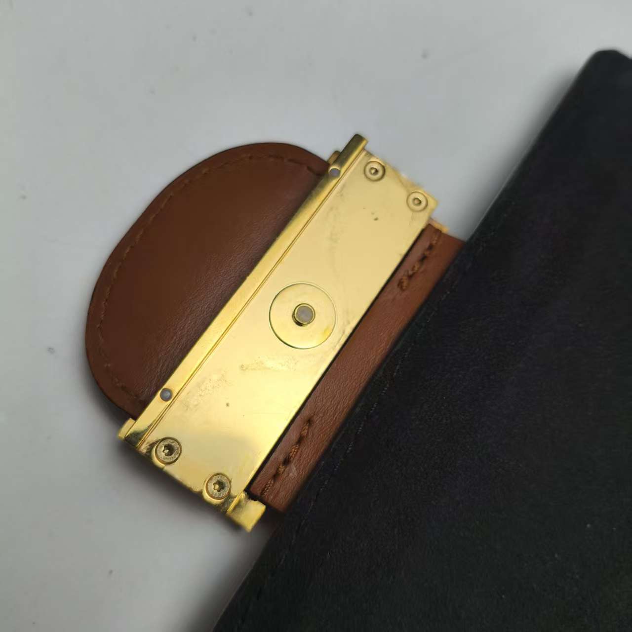 【*Shipped from: China*】LOUIS VUITTON Dauphine PU Shoulder Bag — view 11