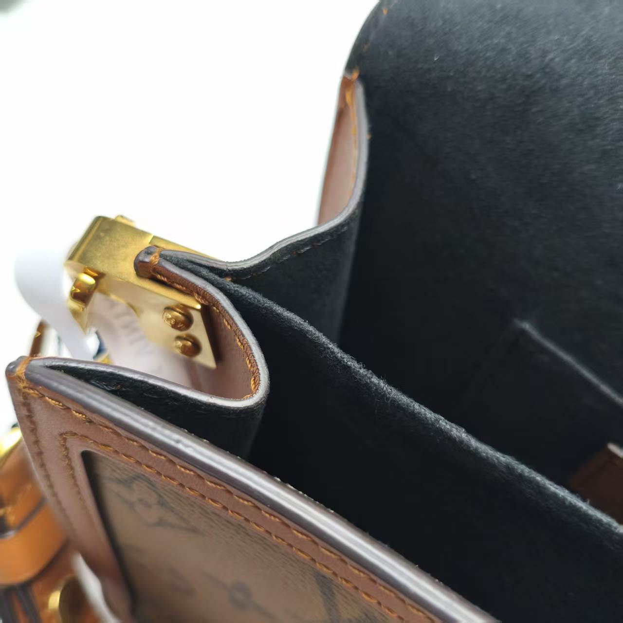 【*Shipped from: China*】LOUIS VUITTON Dauphine PU Shoulder Bag — view 13