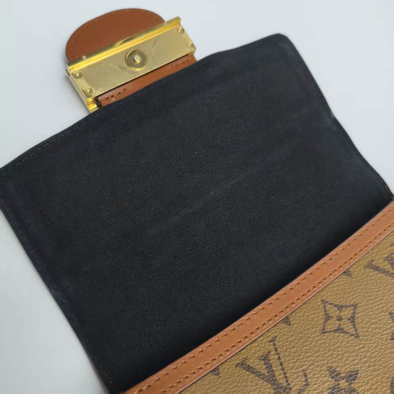 【*Shipped from: China*】LOUIS VUITTON Dauphine PU Shoulder Bag — view 10