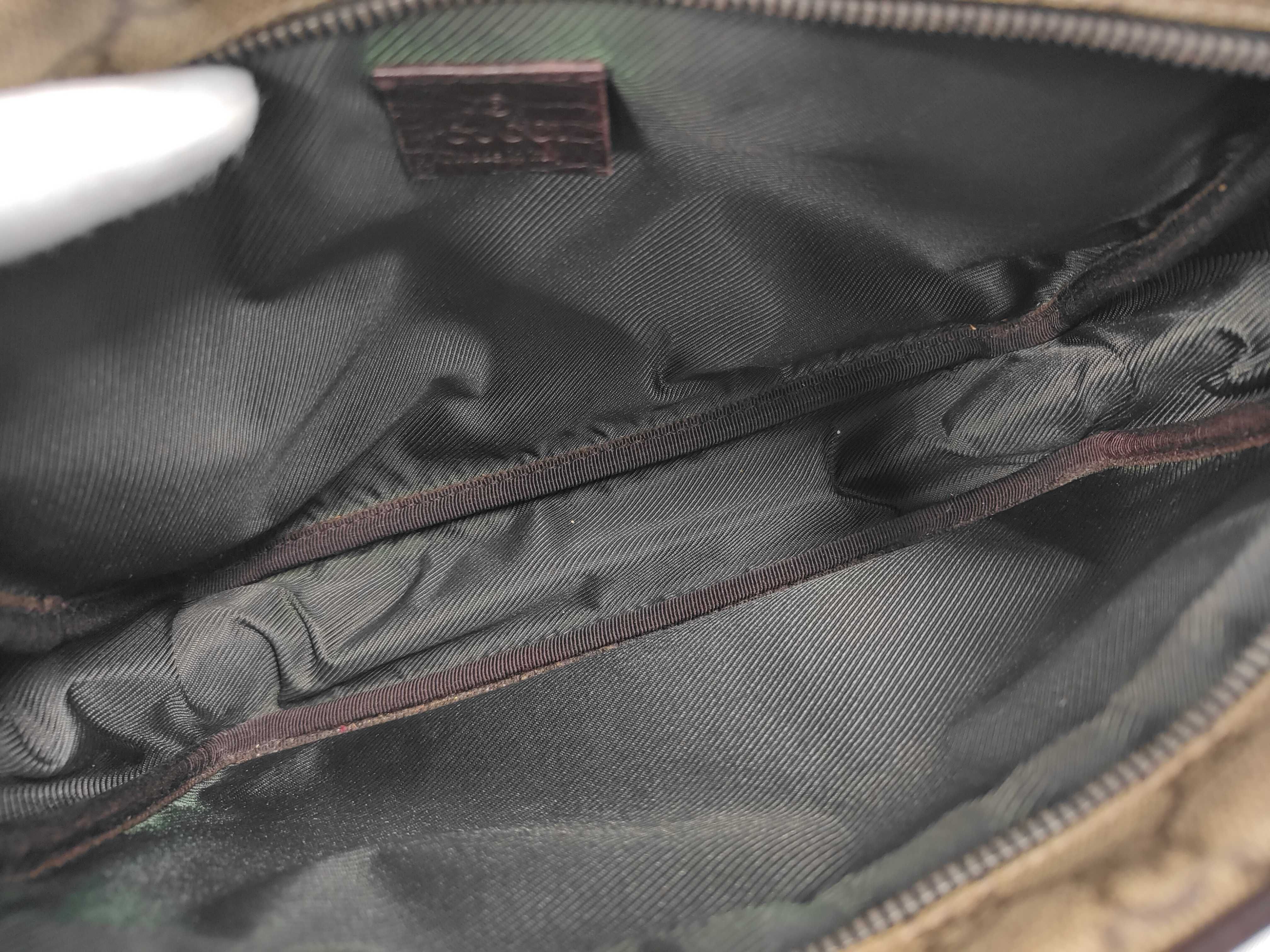 GG Supreme Shoulder Bag — view 7