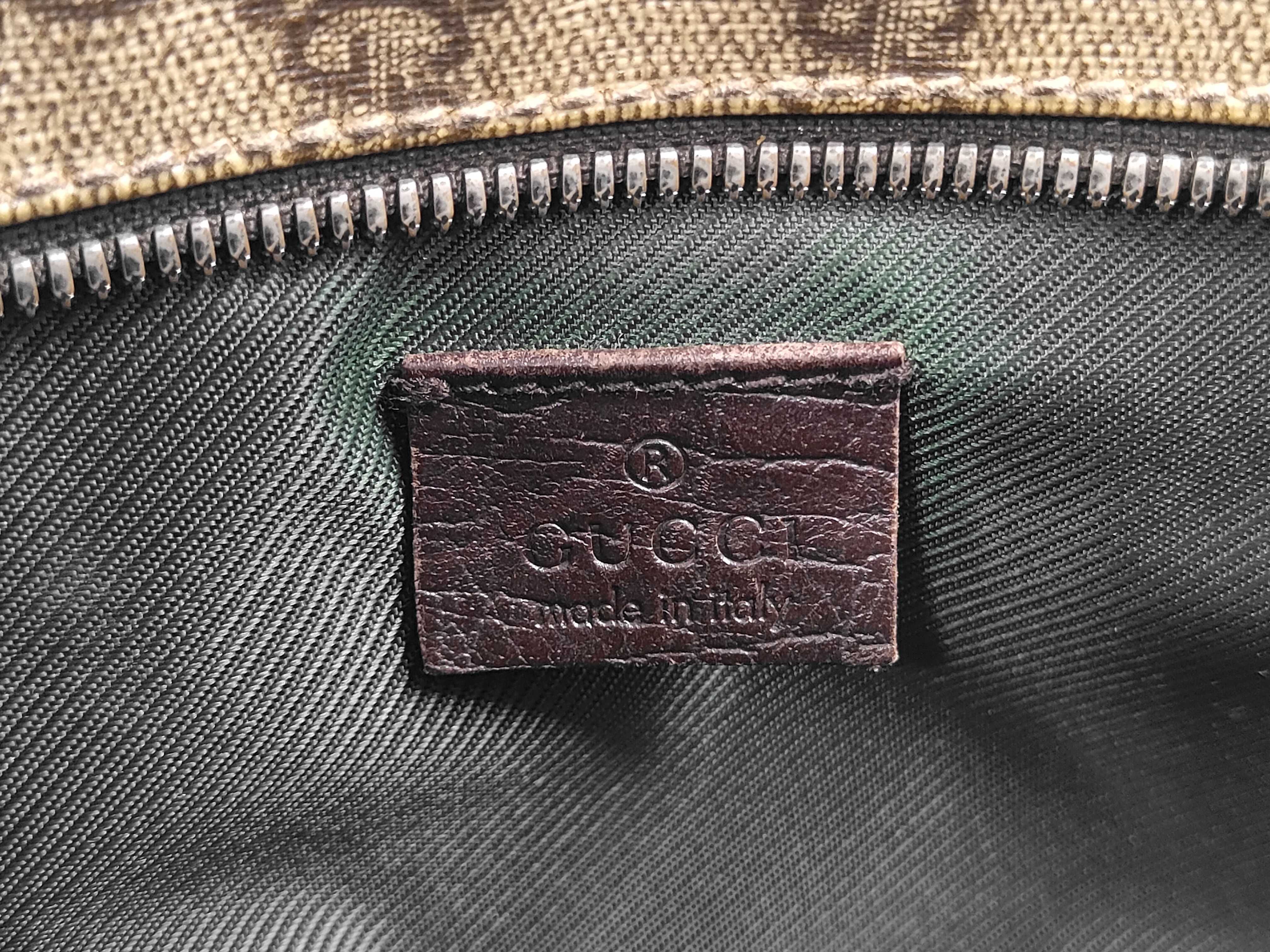 GG Supreme Shoulder Bag — view 8