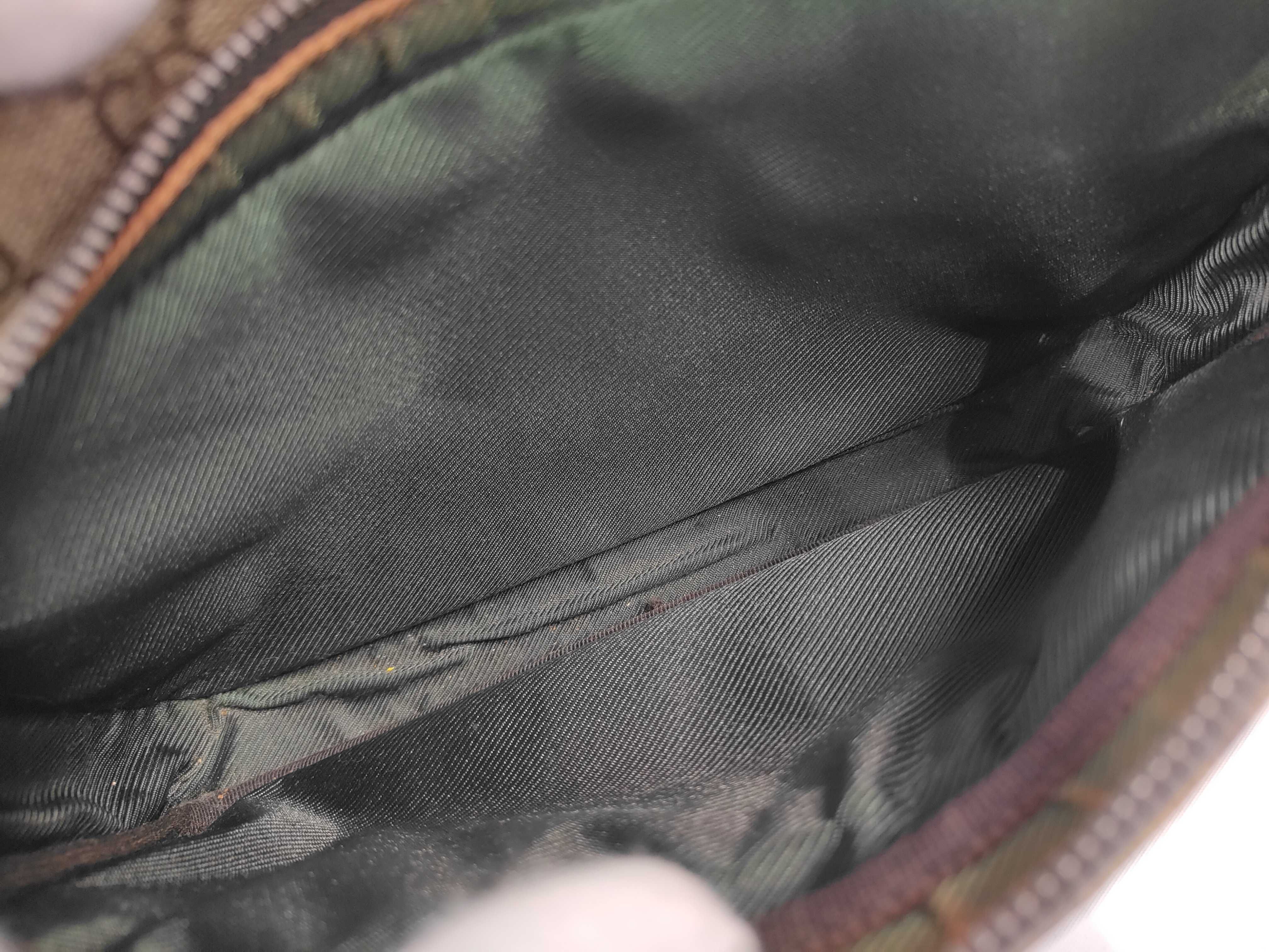 GG Supreme Shoulder Bag — view 9