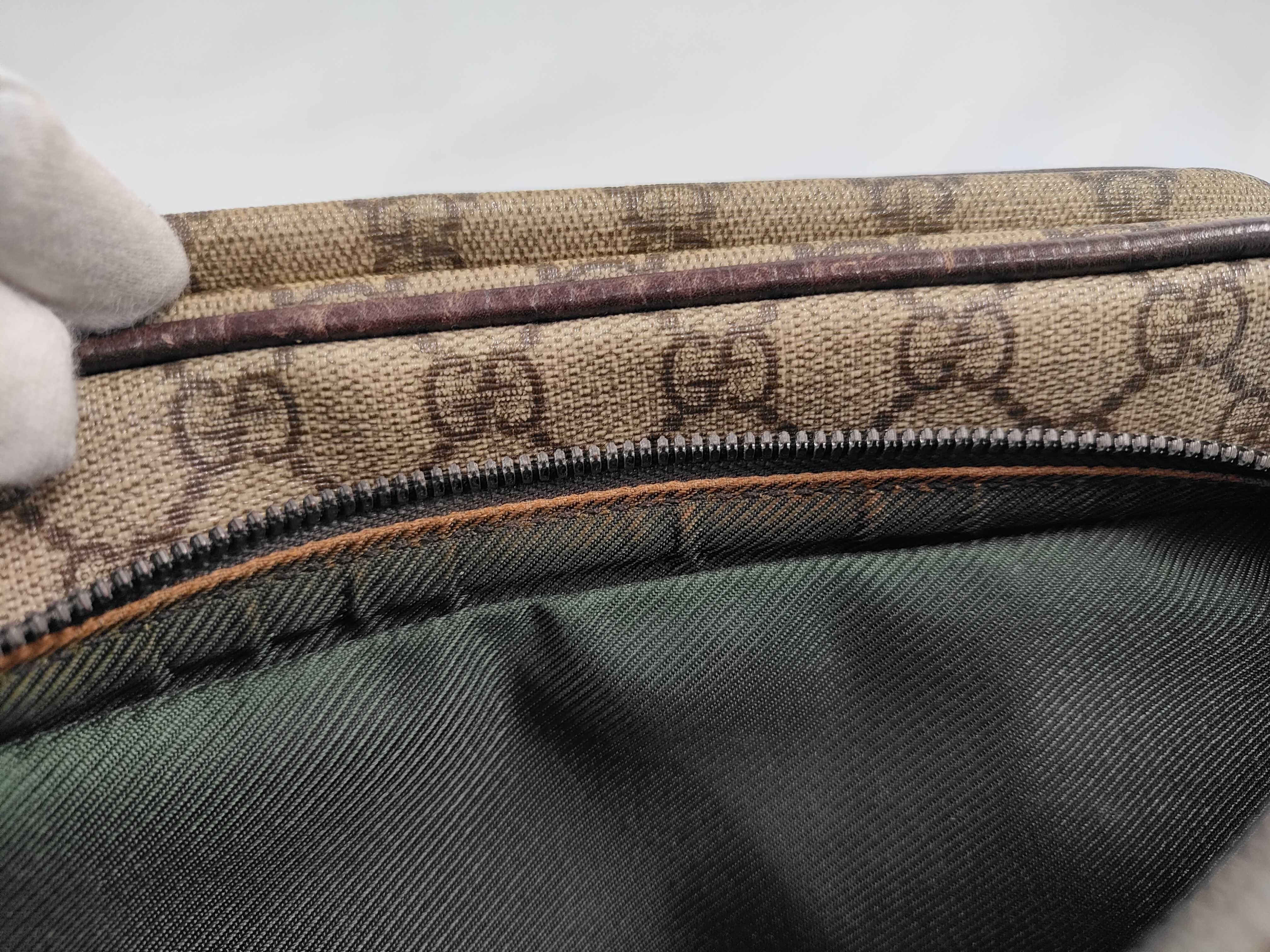 GG Supreme Shoulder Bag — view 10