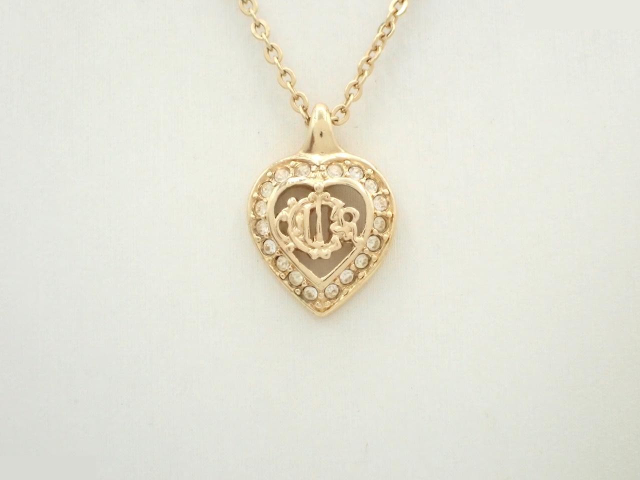 Necklace, chain approximately 42cm