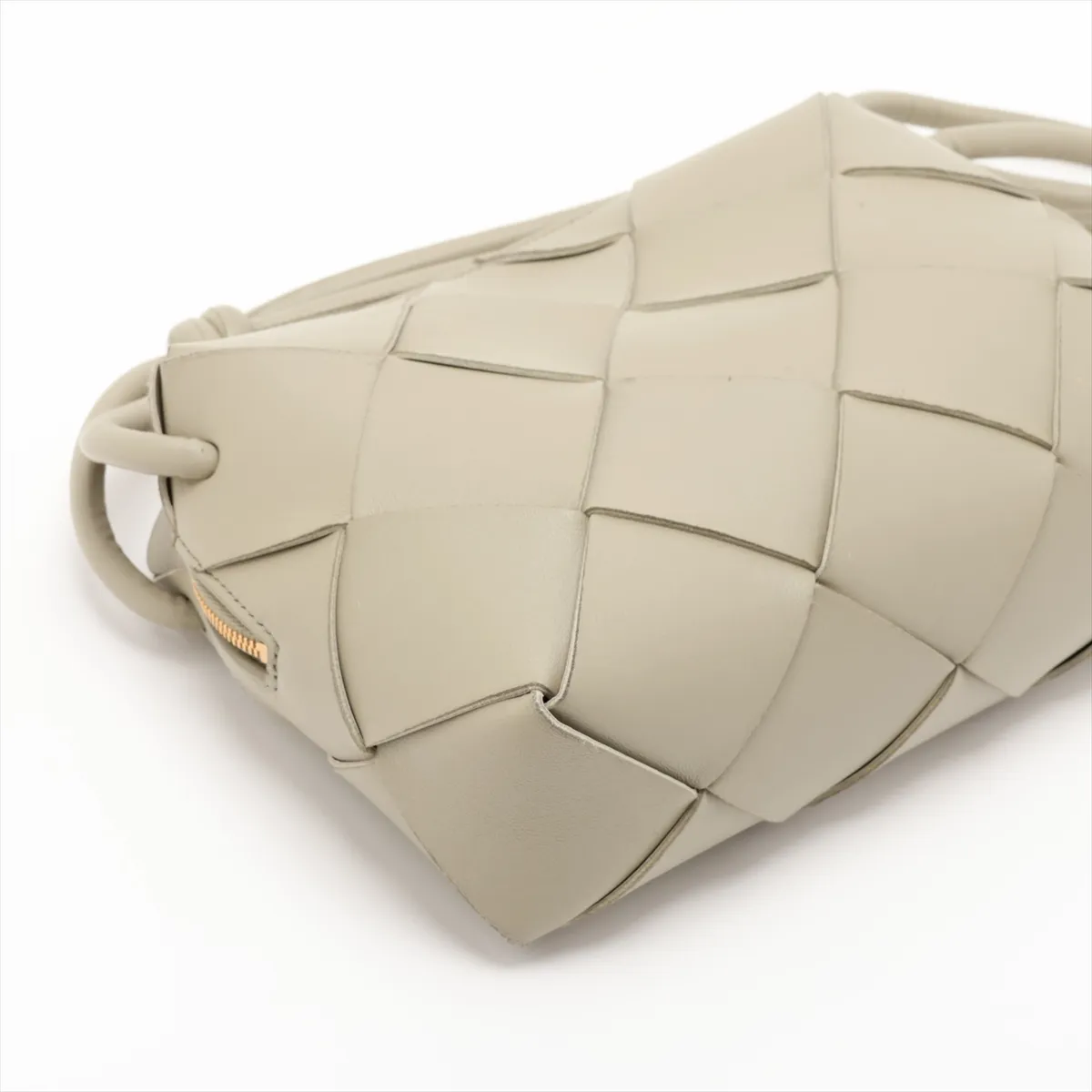 Maxi Intrecciato Cassette Camera Bag Leather Shoulder Bag Khaki — view 4