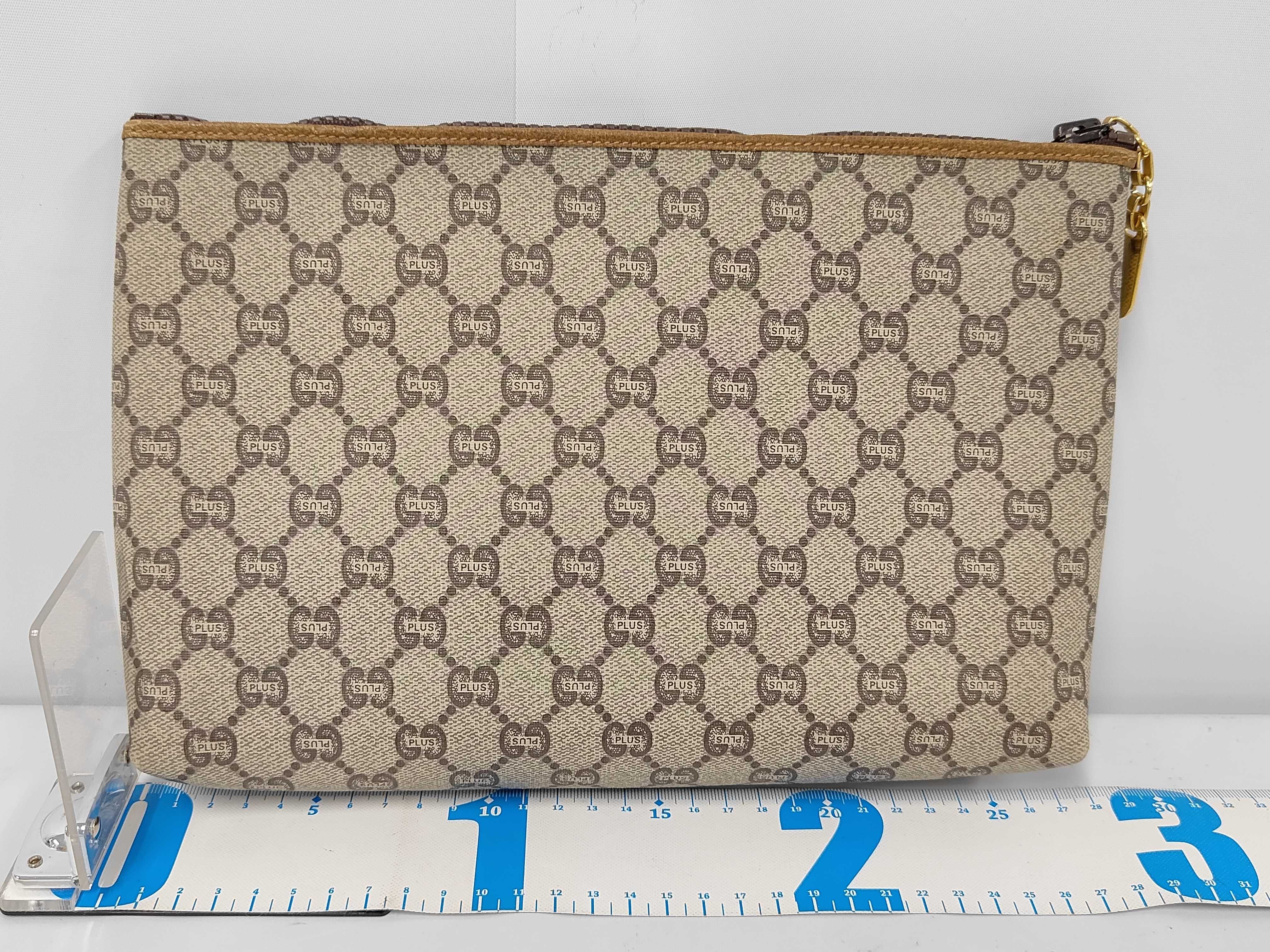 GG Supreme Second Bag Clutch Bag — view 2