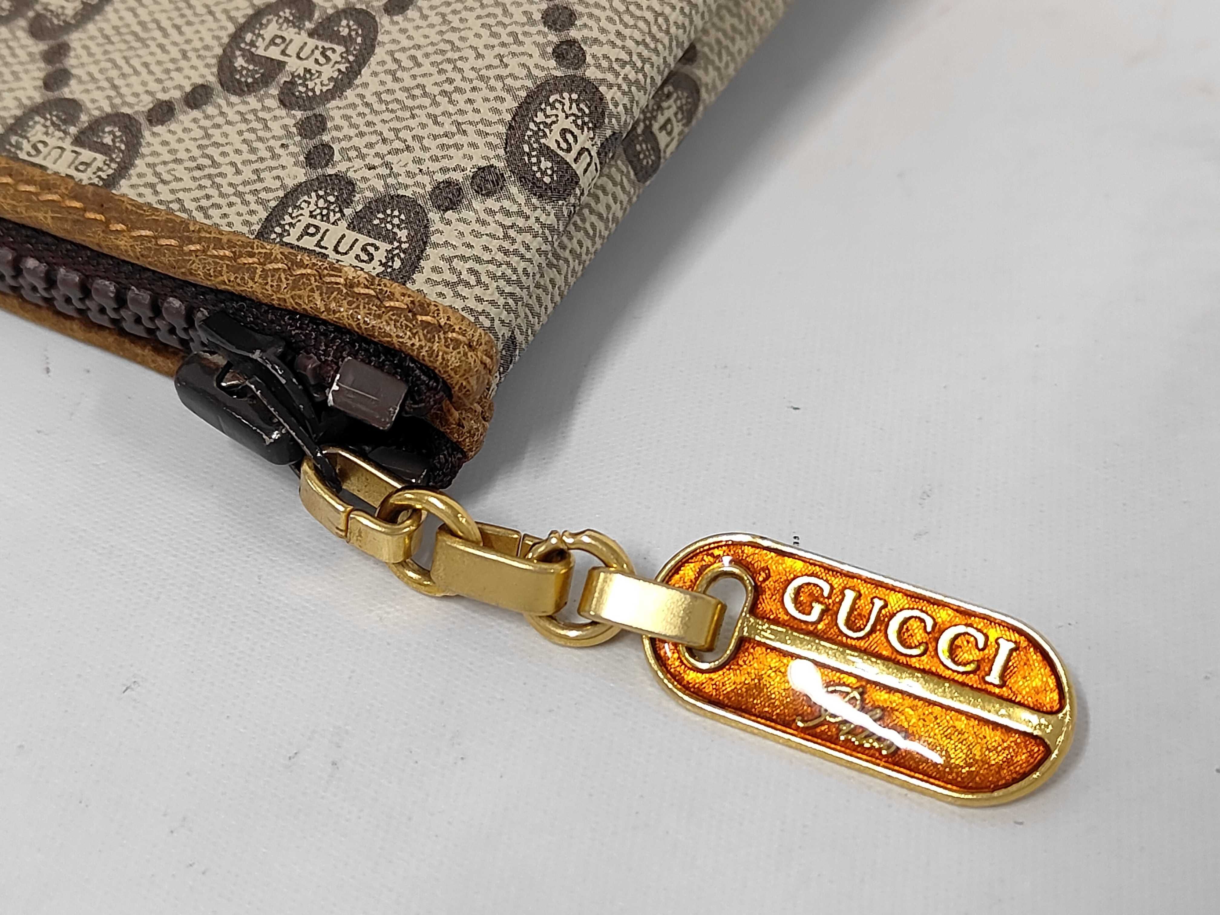 GG Supreme Second Bag Clutch Bag — view 3