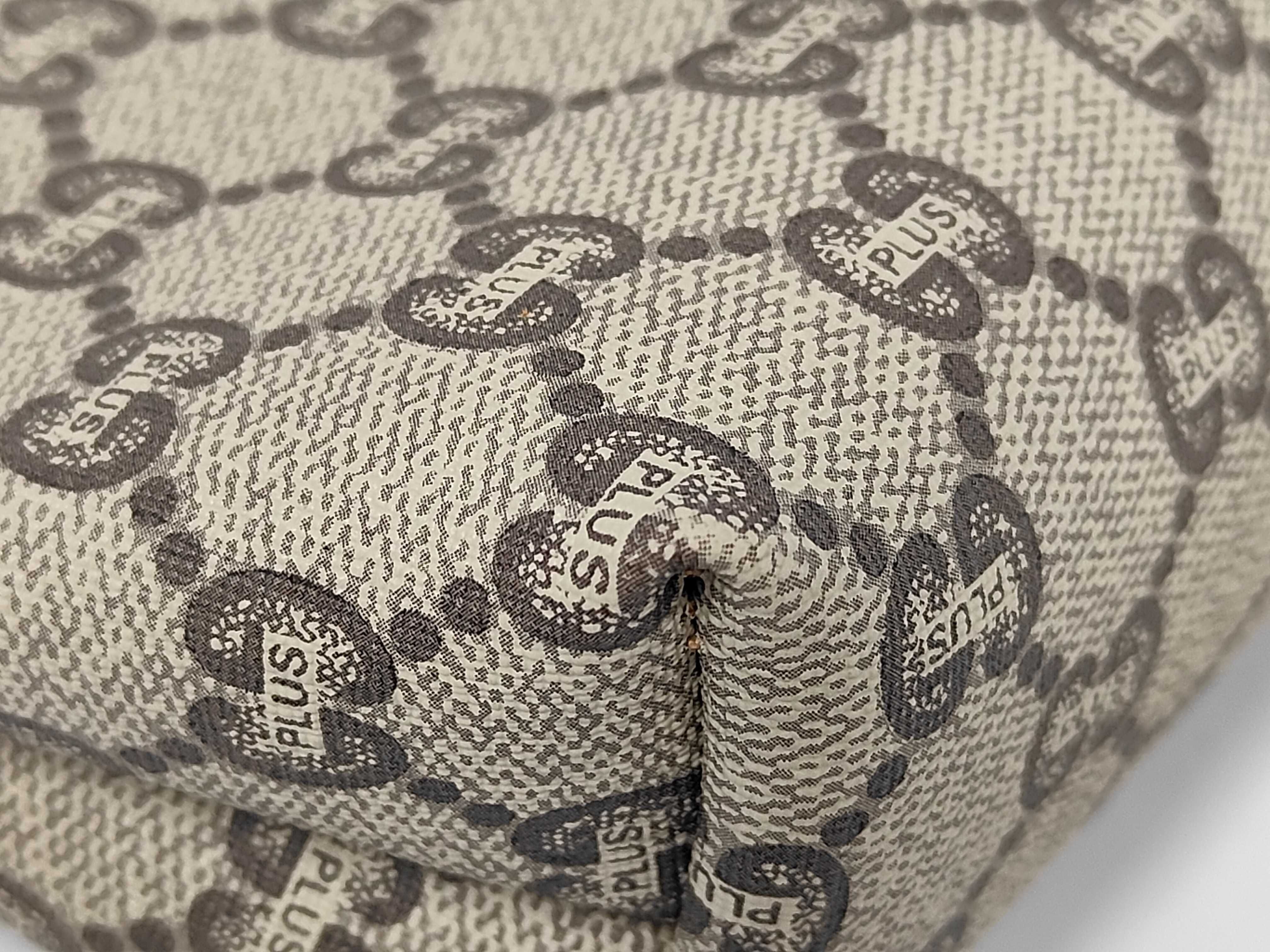 GG Supreme Second Bag Clutch Bag — view 4