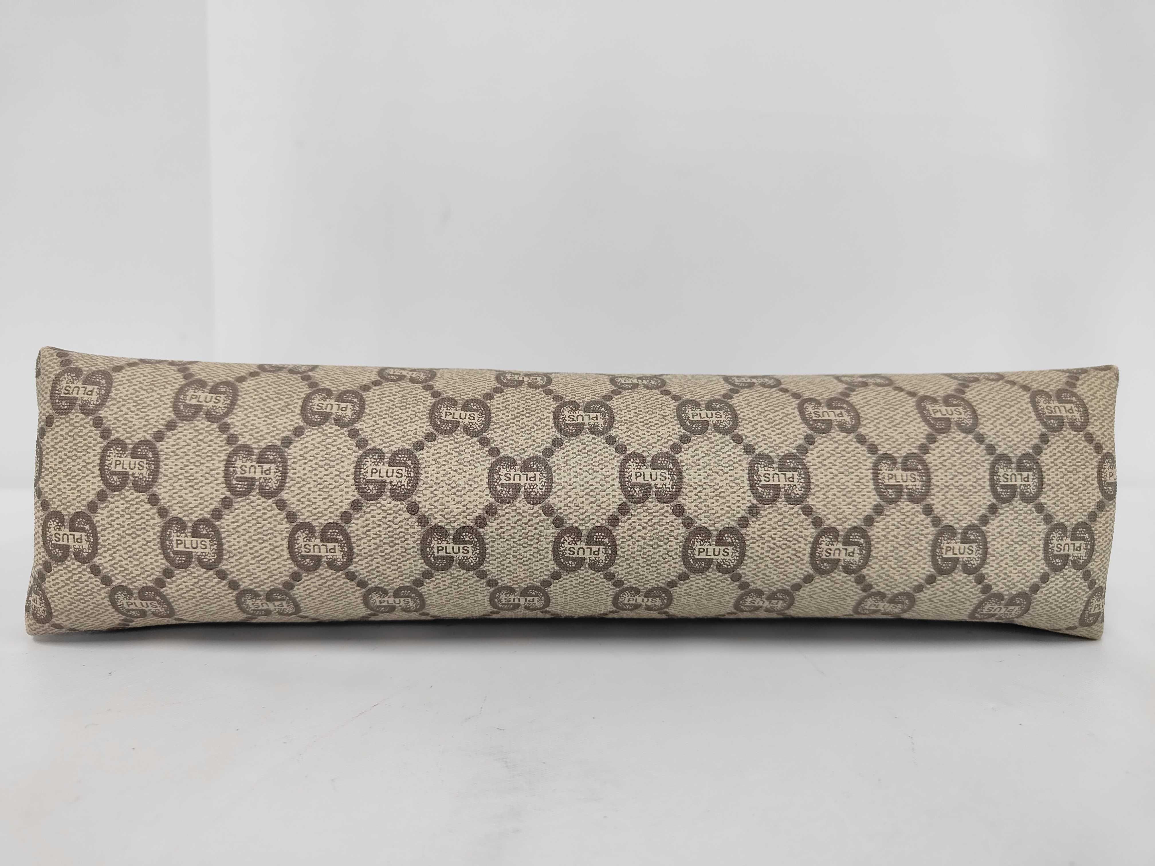 GG Supreme Second Bag Clutch Bag — view 5