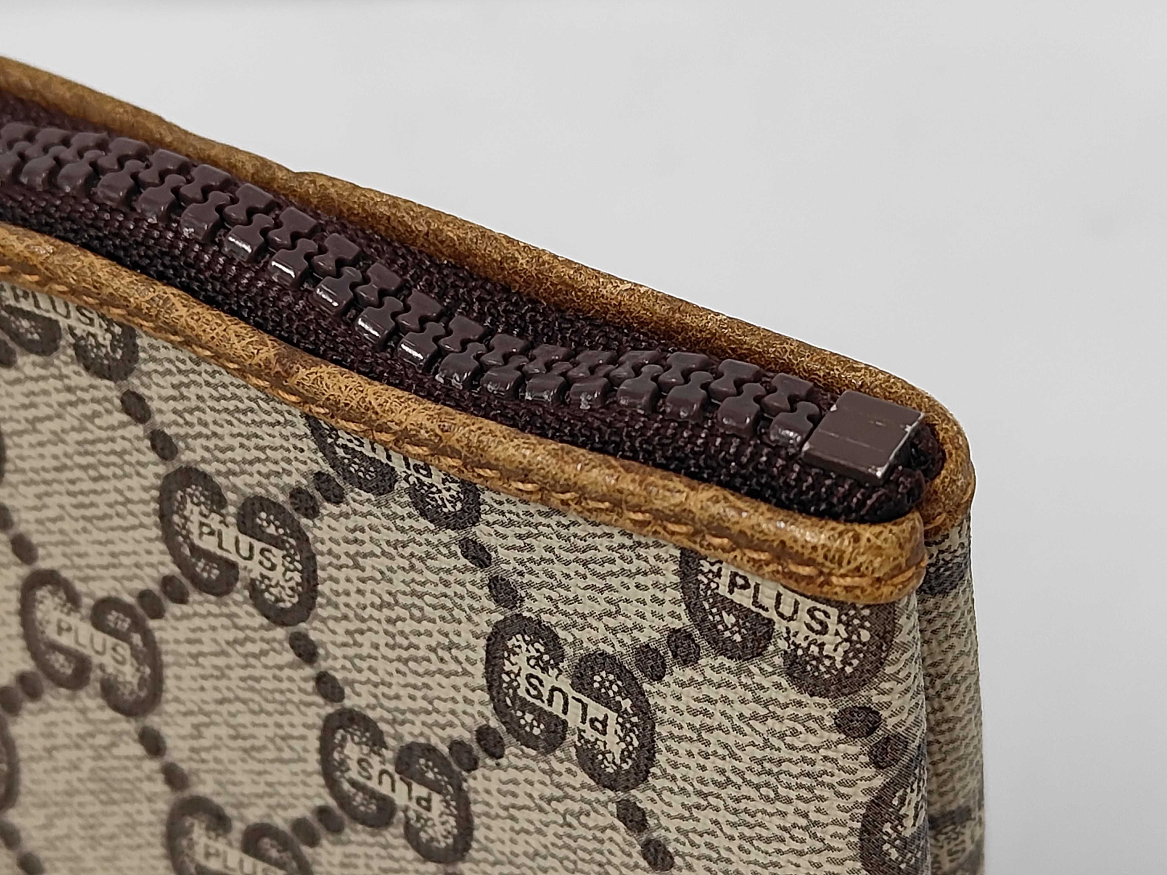 GG Supreme Second Bag Clutch Bag — view 6