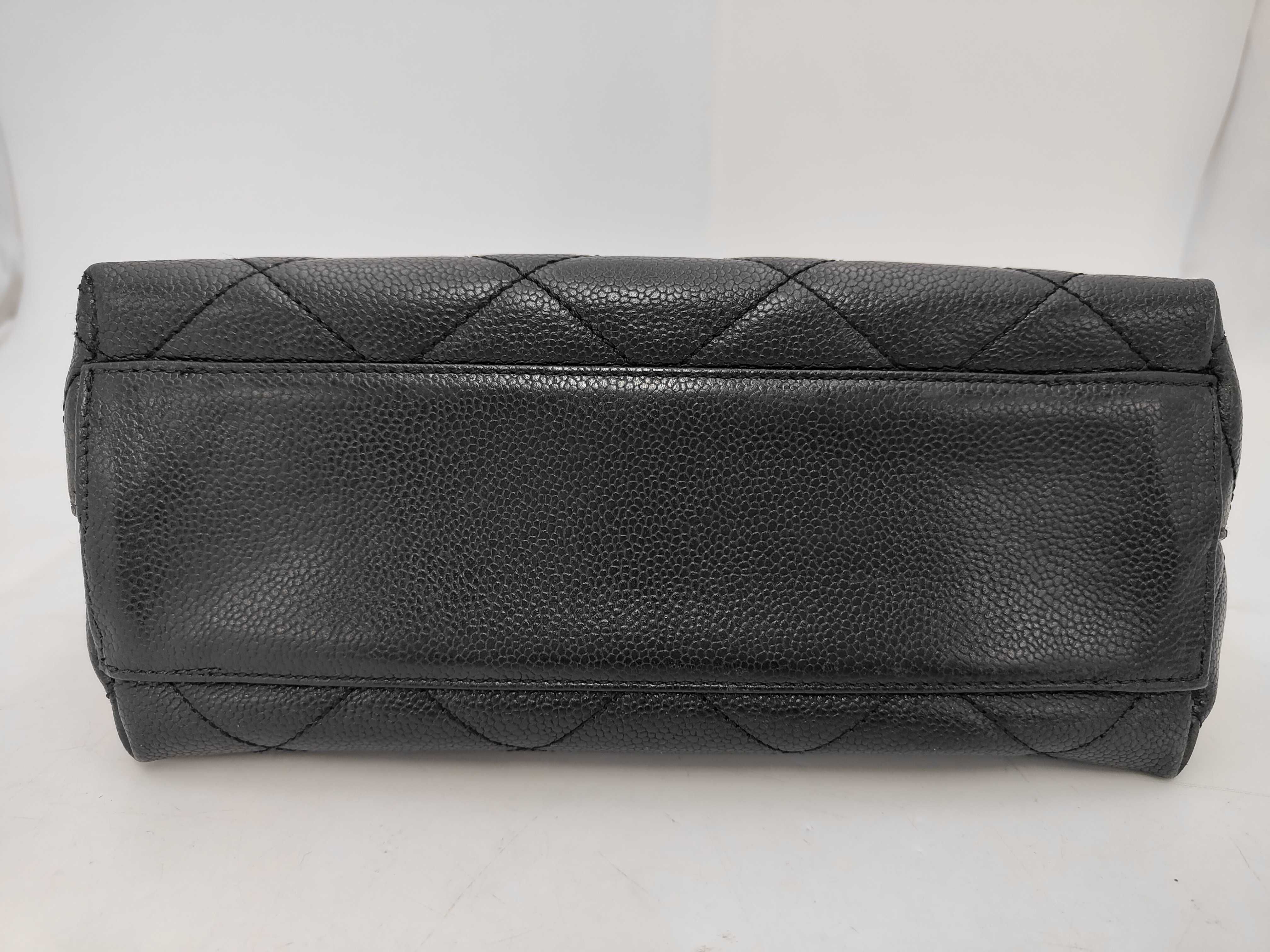 Matelassé Caviar Skin Shoulder Bag (with original seal, serial number in the 6th range) — view 6