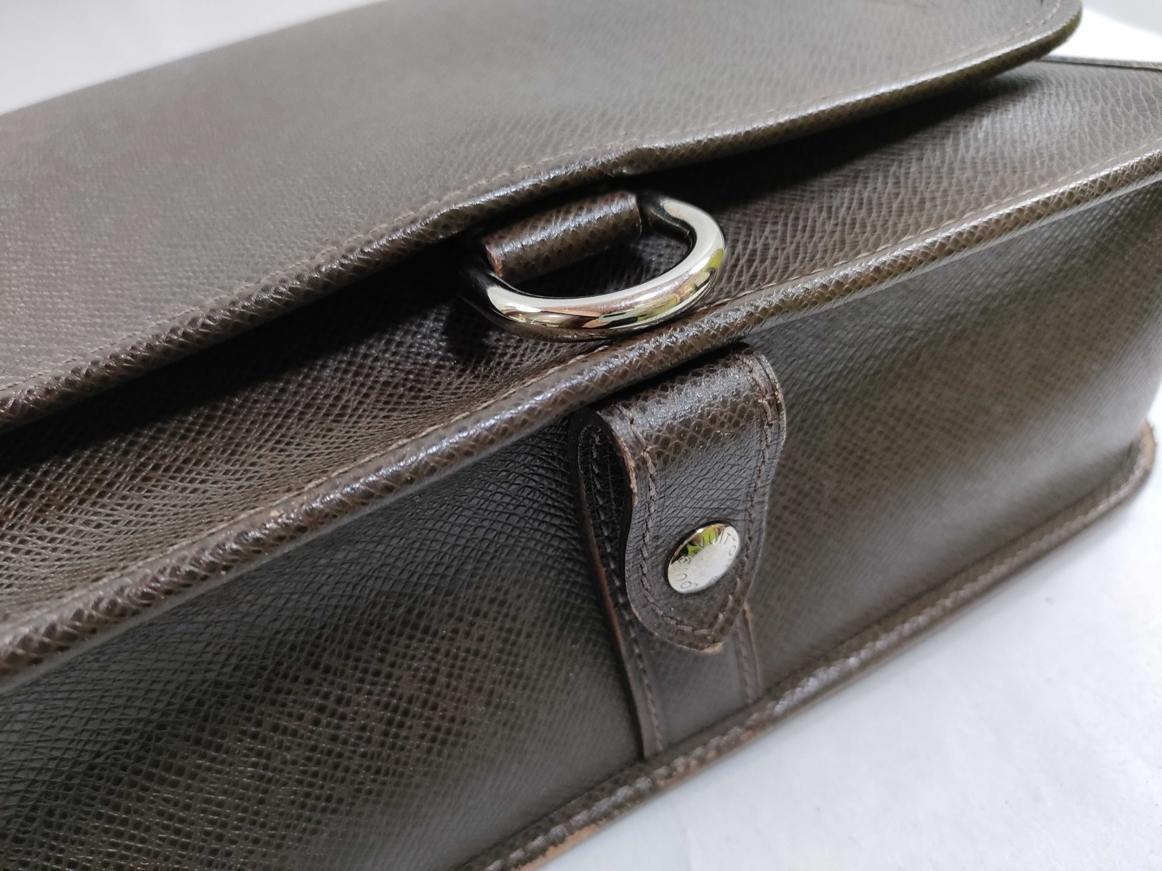 Taiga Louis Vuitton LV Mark Taiga Andrei Shoulder Bag — view 12