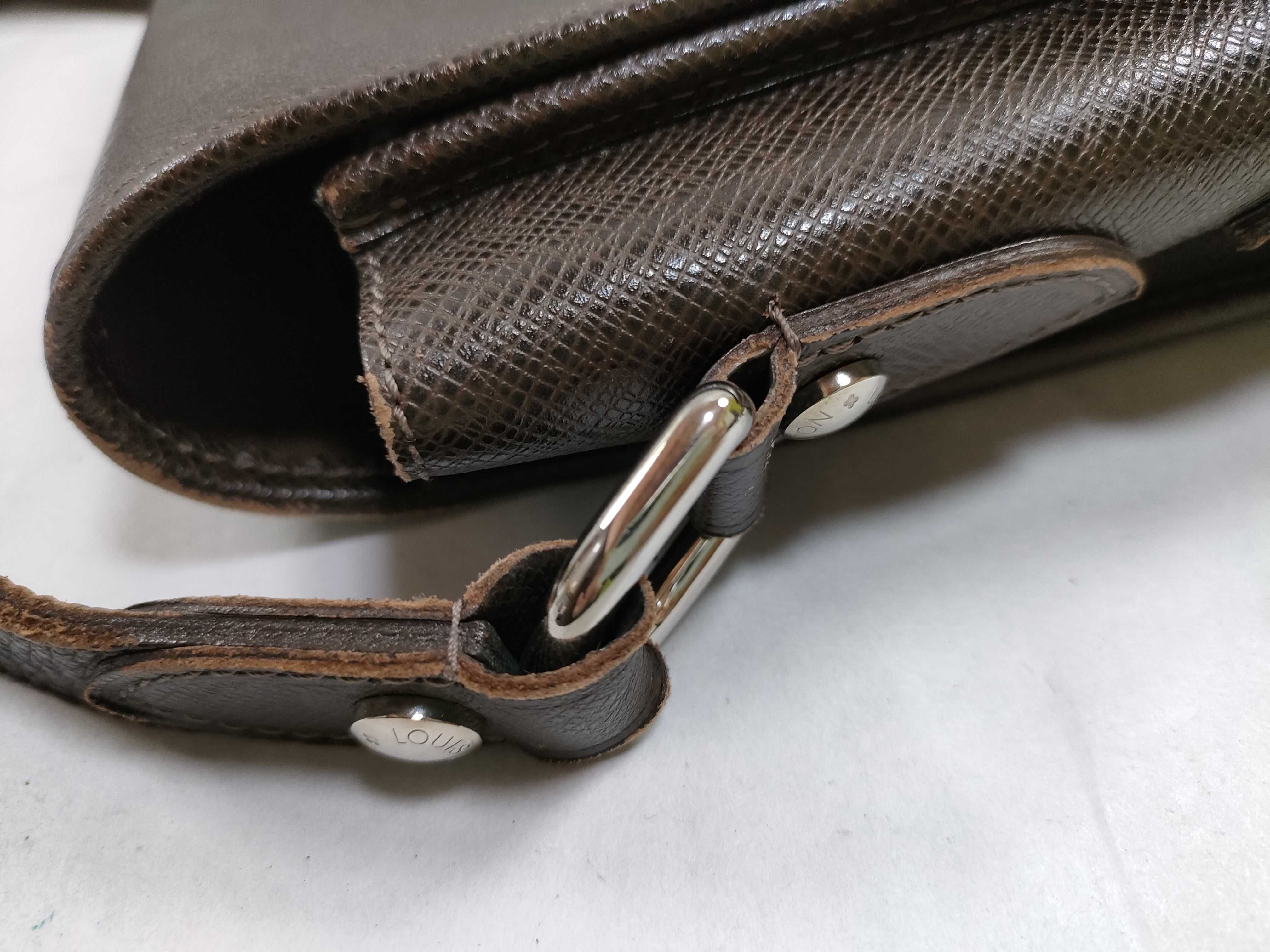 Taiga Louis Vuitton LV Mark Taiga Andrei Shoulder Bag — view 5