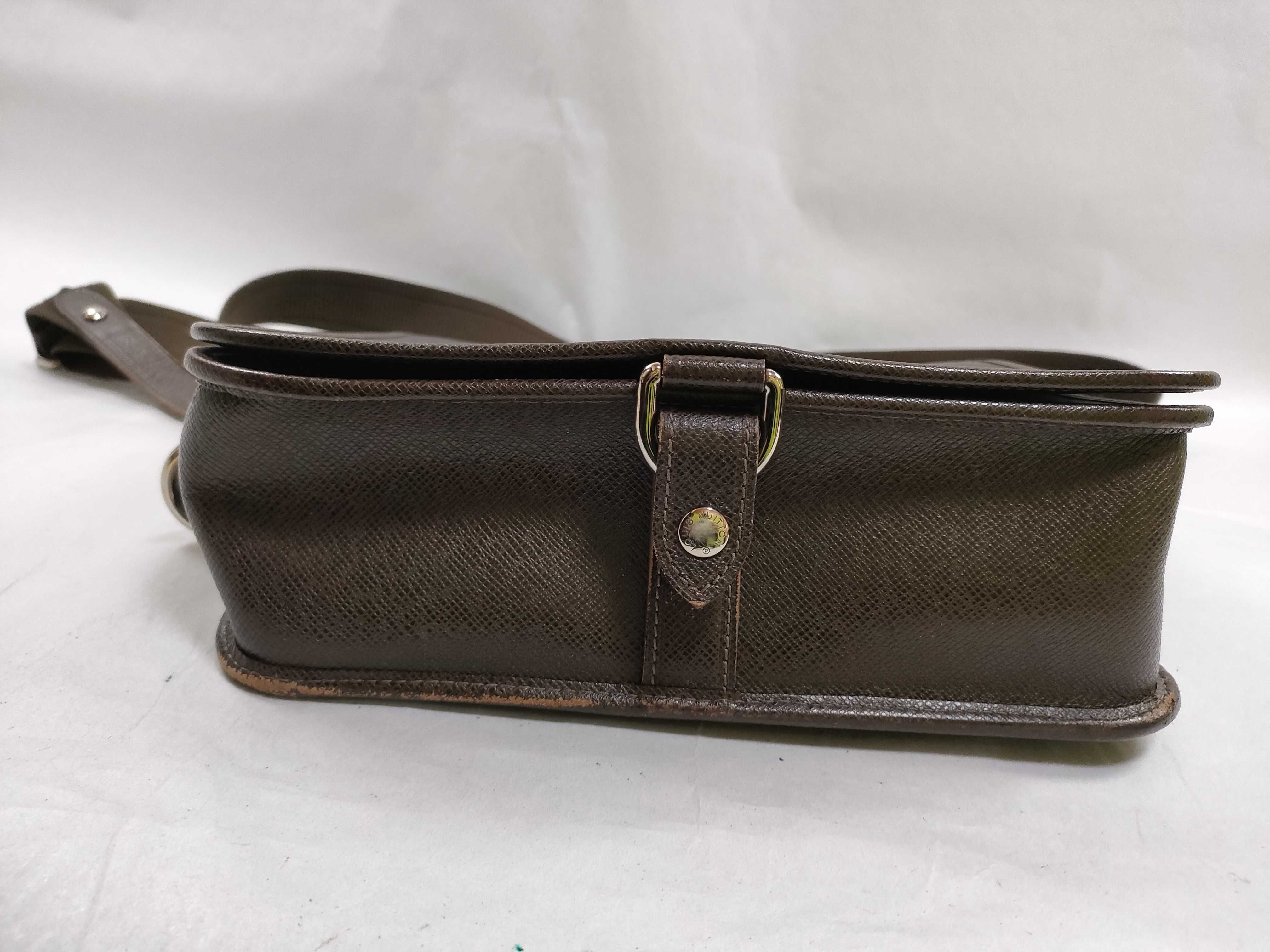 Taiga Louis Vuitton LV Mark Taiga Andrei Shoulder Bag — view 7