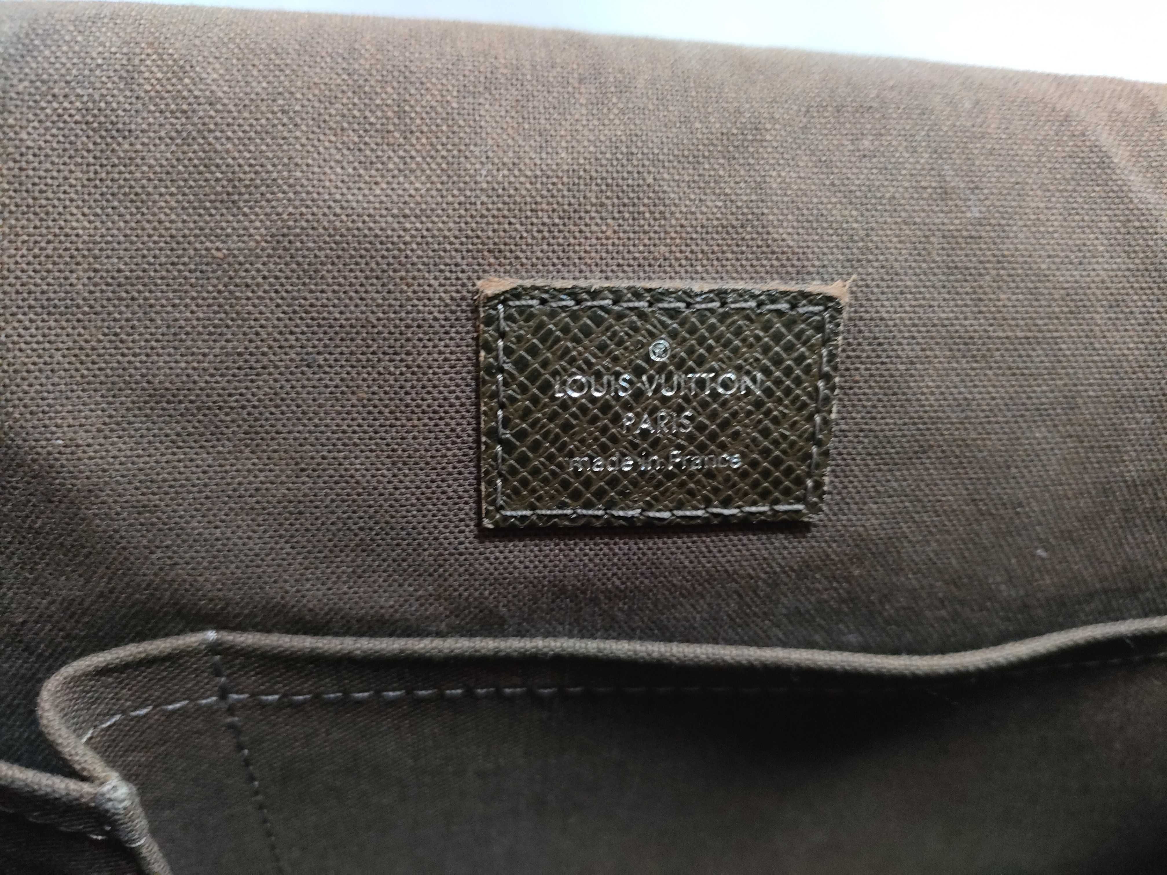 Taiga Louis Vuitton LV Mark Taiga Andrei Shoulder Bag — view 9