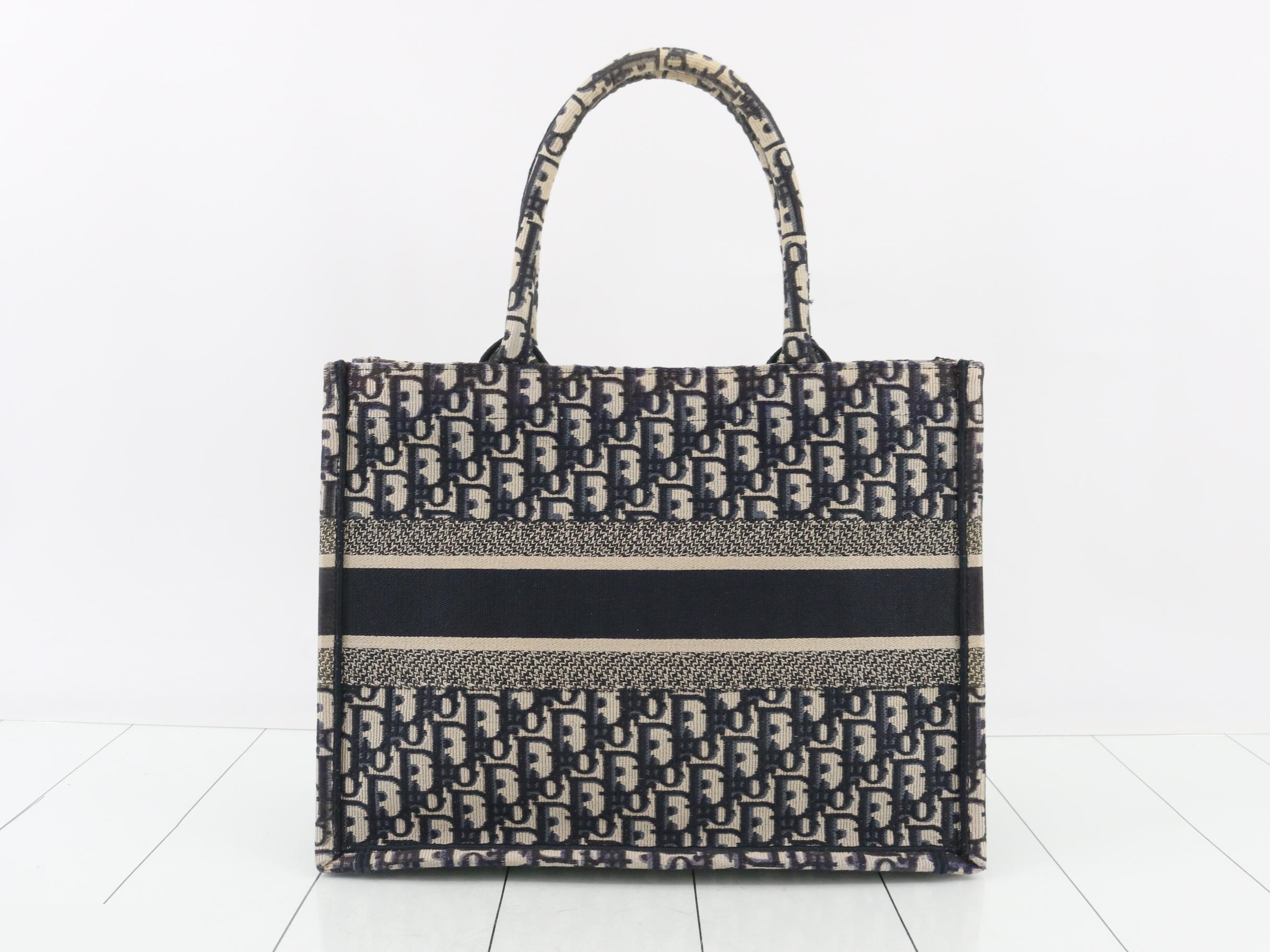 Book Tote, Oblique, Medium — view 2