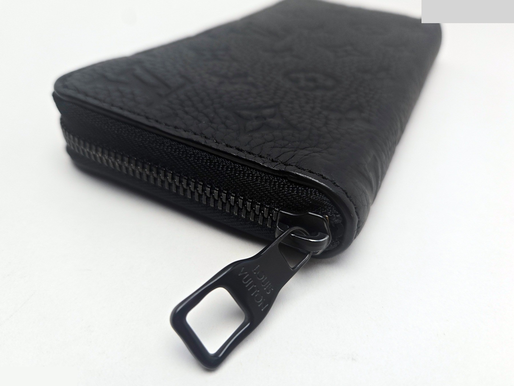 Monogram Taurillon Zippy Wallet Horizontal — view 4