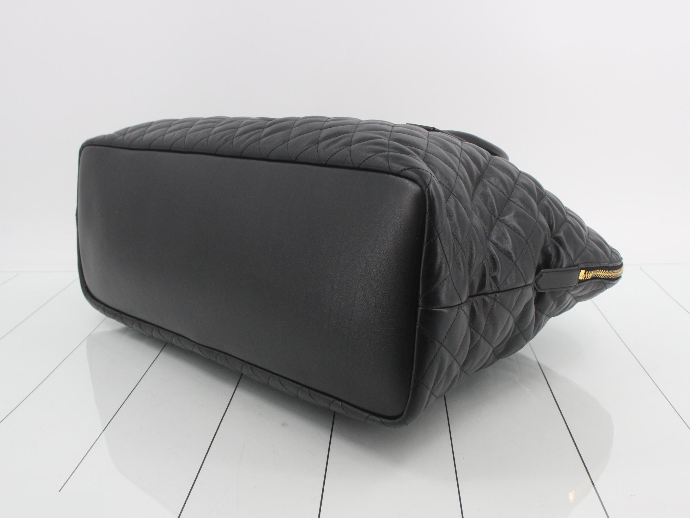 Unused ES GIANT quilted leather Boston bag with antique gold hardware. — view 6
