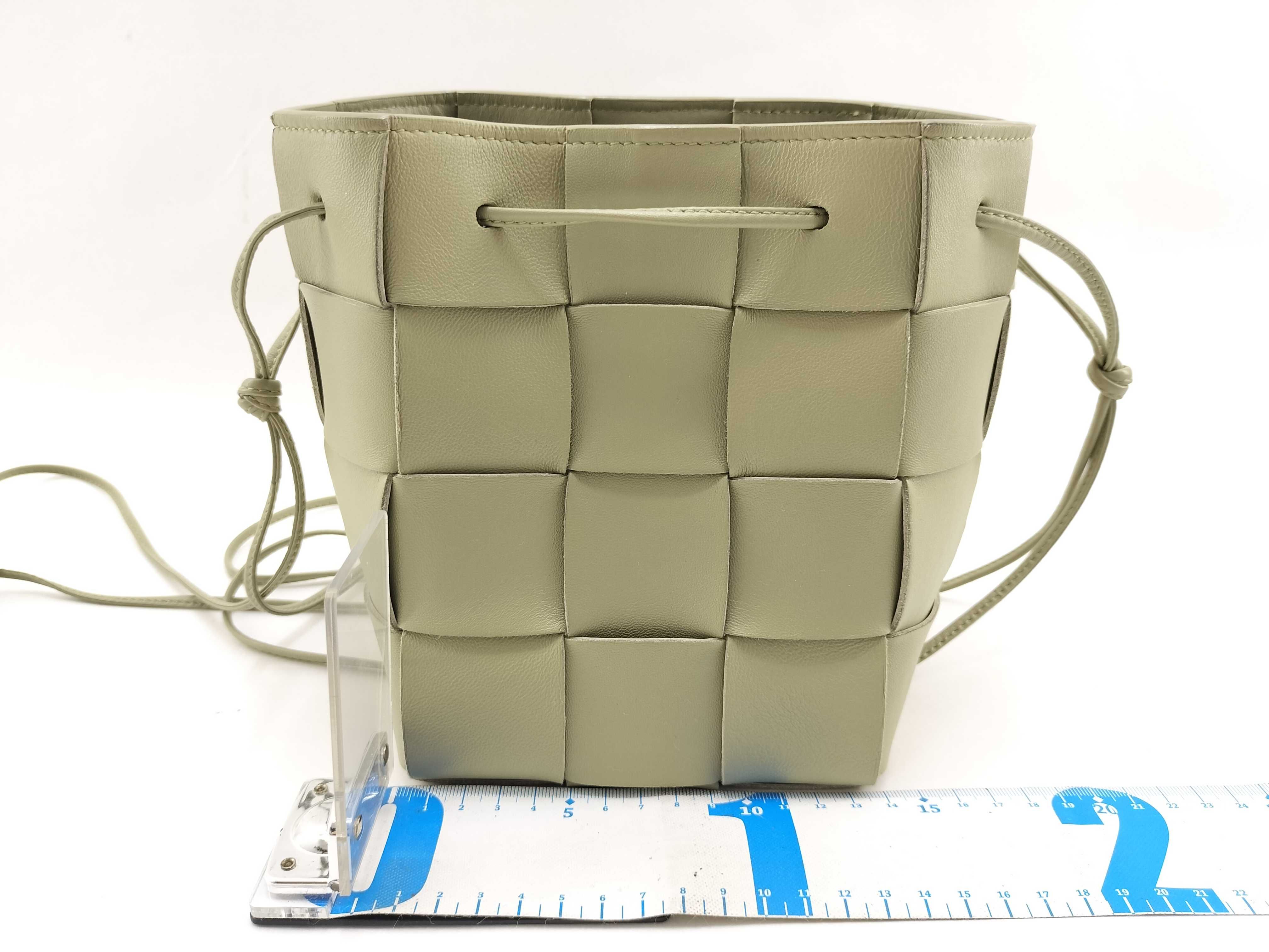Maxi Intrecciato Cassette Small Travertine Bag 36 Shoulder Bag — view 2