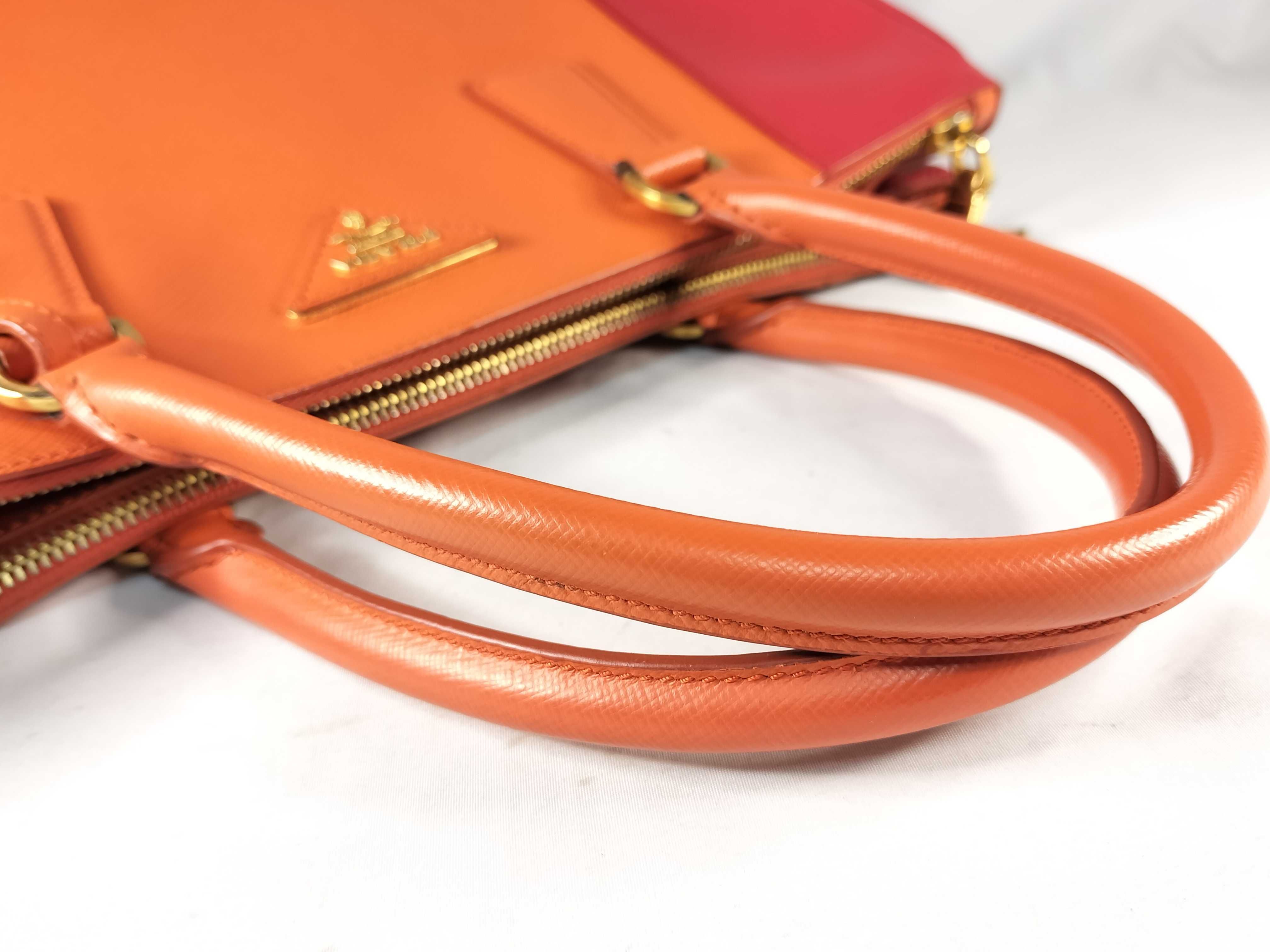 VN - Saffiano Galleria Leather 2-Way Handbag Orange x Red — view 3