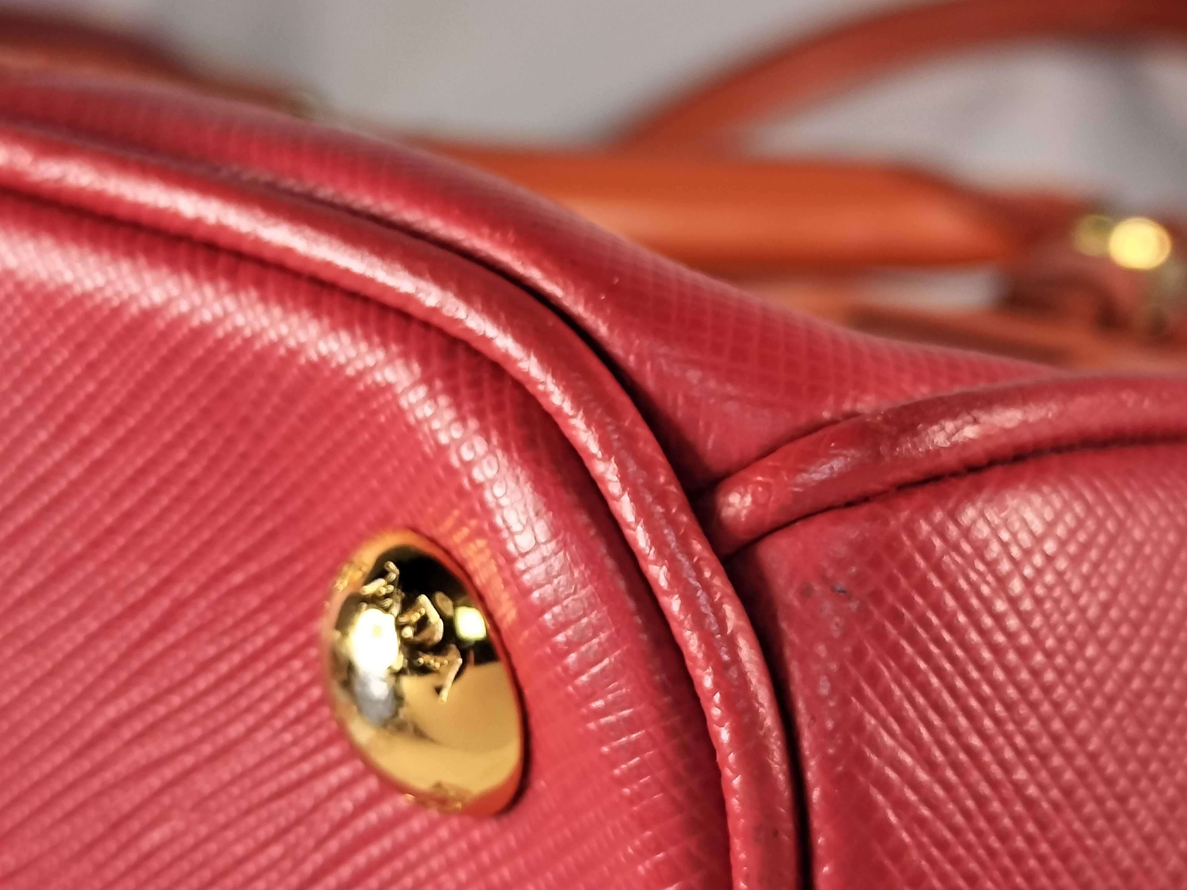 VN - Saffiano Galleria Leather 2-Way Handbag Orange x Red — view 7