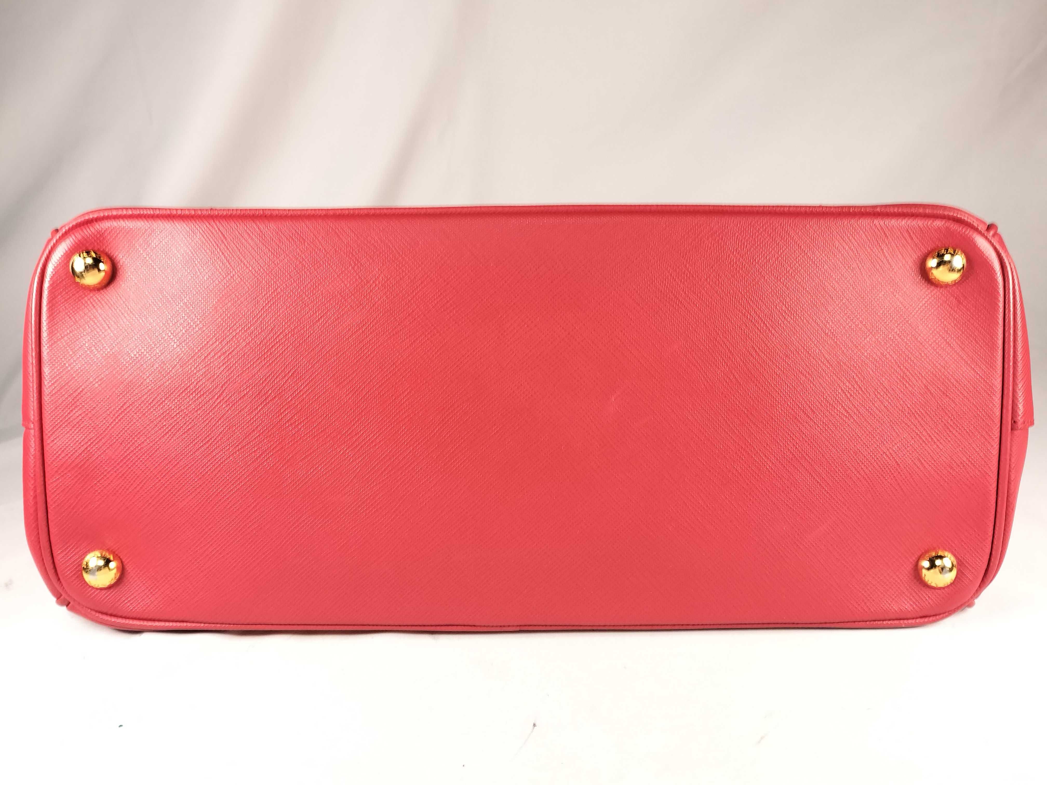 VN - Saffiano Galleria Leather 2-Way Handbag Orange x Red — view 8
