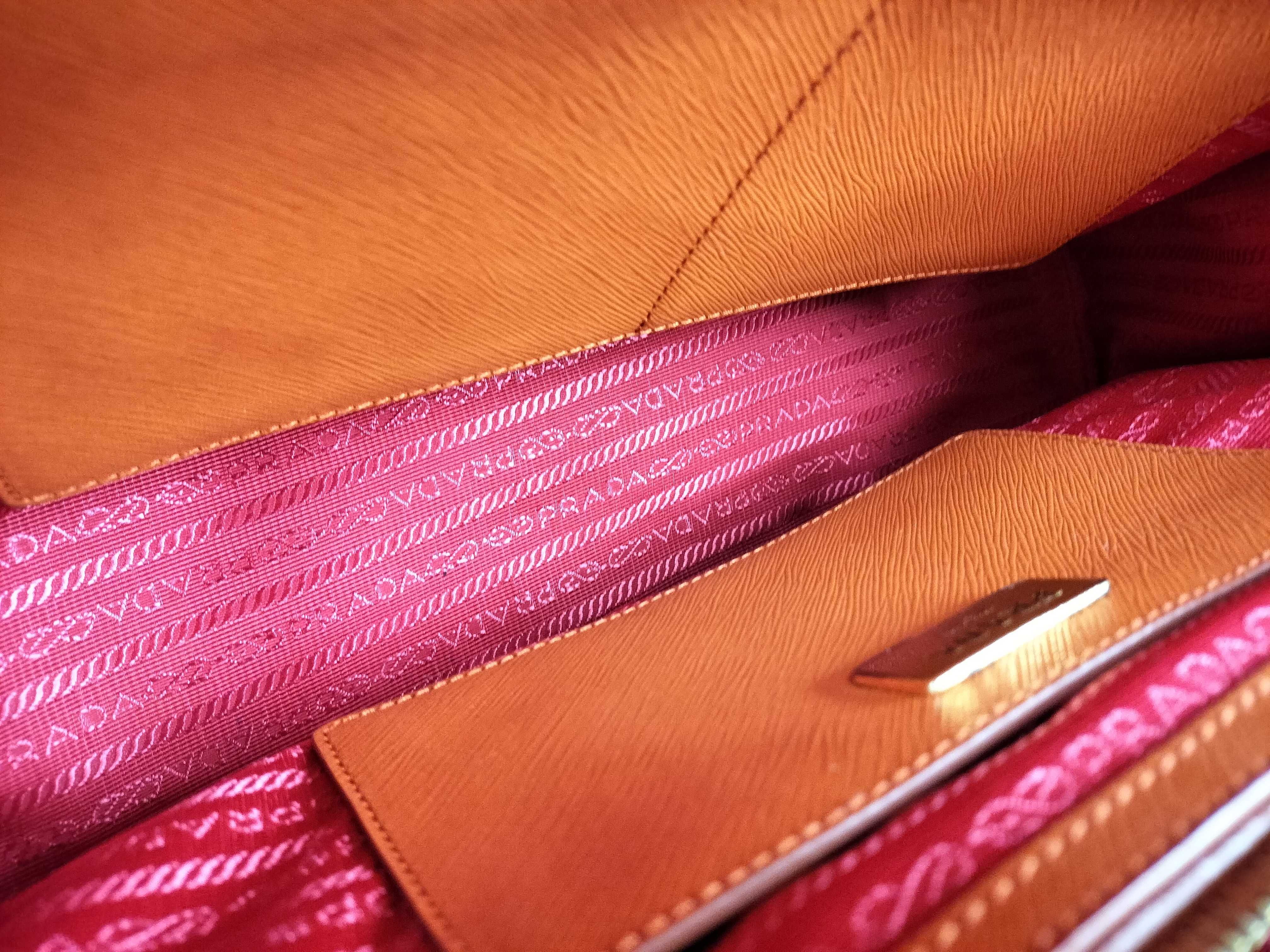 VN - Saffiano Galleria Leather 2-Way Handbag Orange x Red — view 10