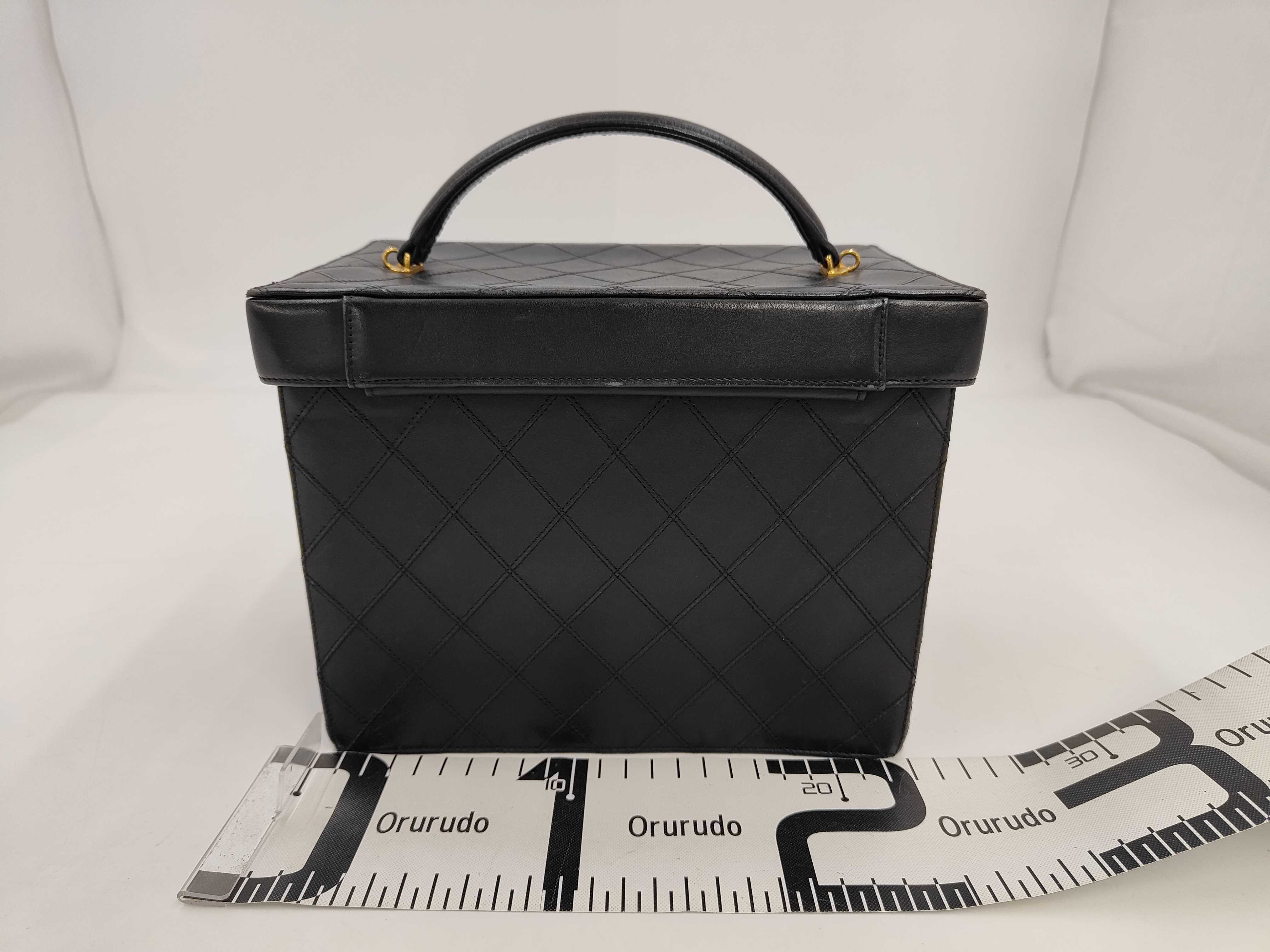 Lambskin Handbag, Turnlock, 2877938, Vanity Bag — view 2