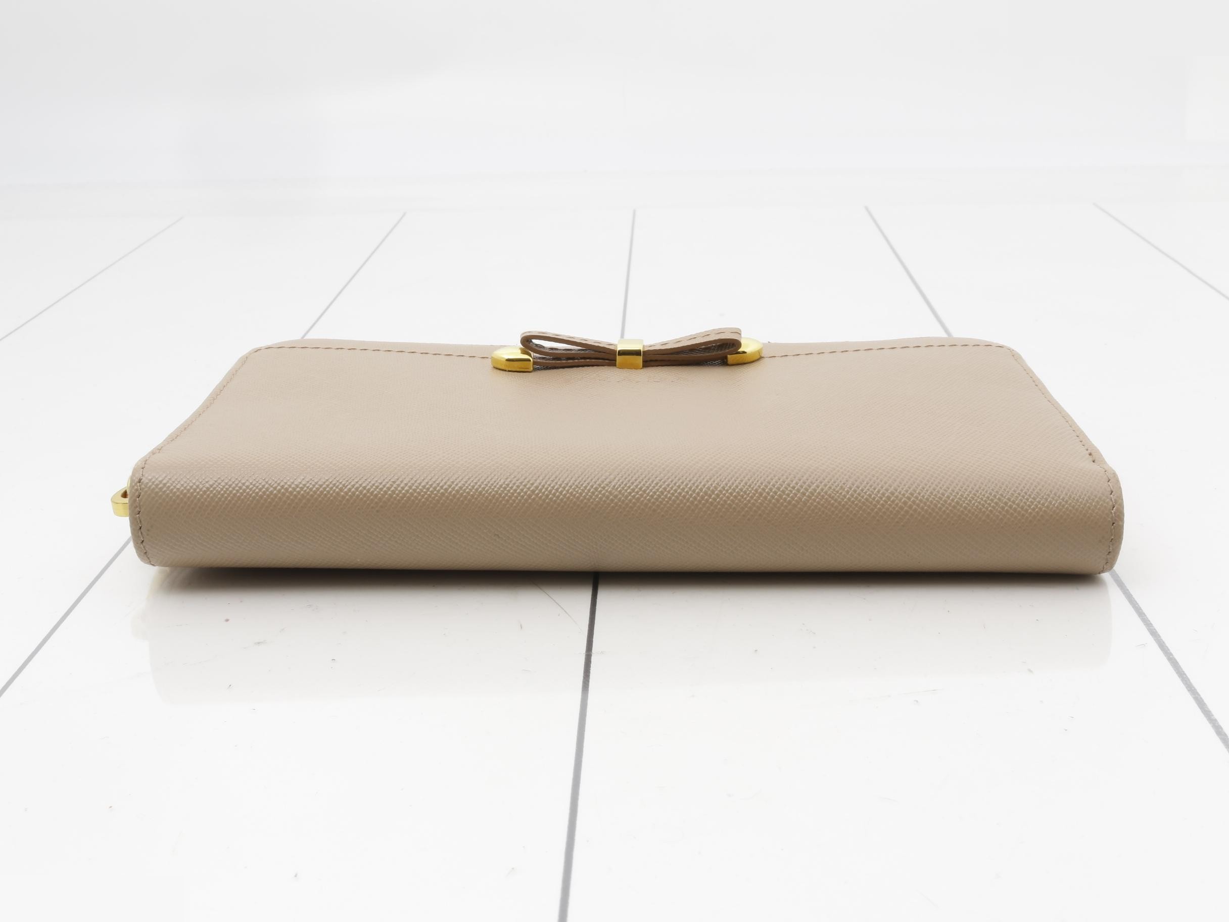 Round zipper long wallet, beige, leather — view 3