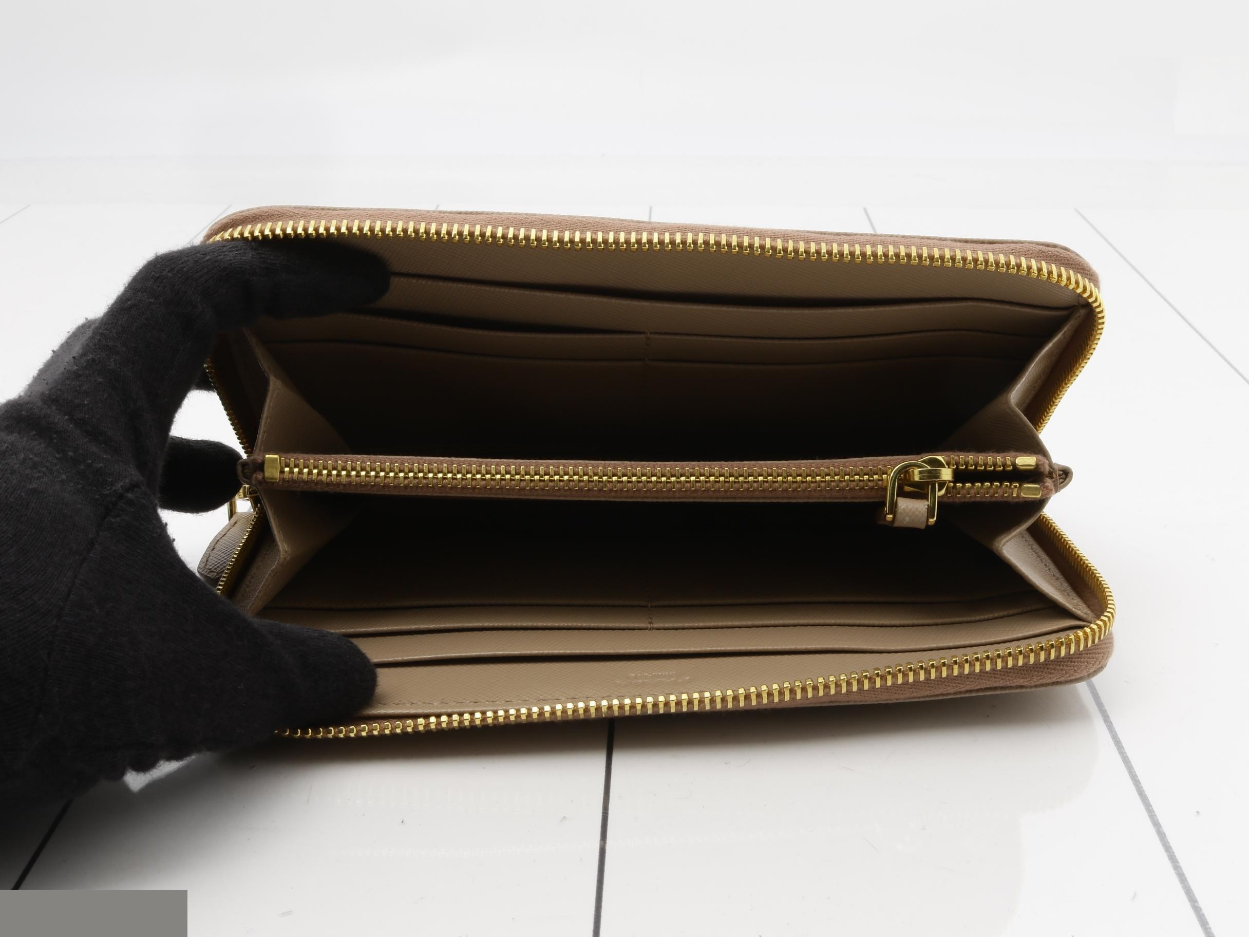 Round zipper long wallet, beige, leather — view 4