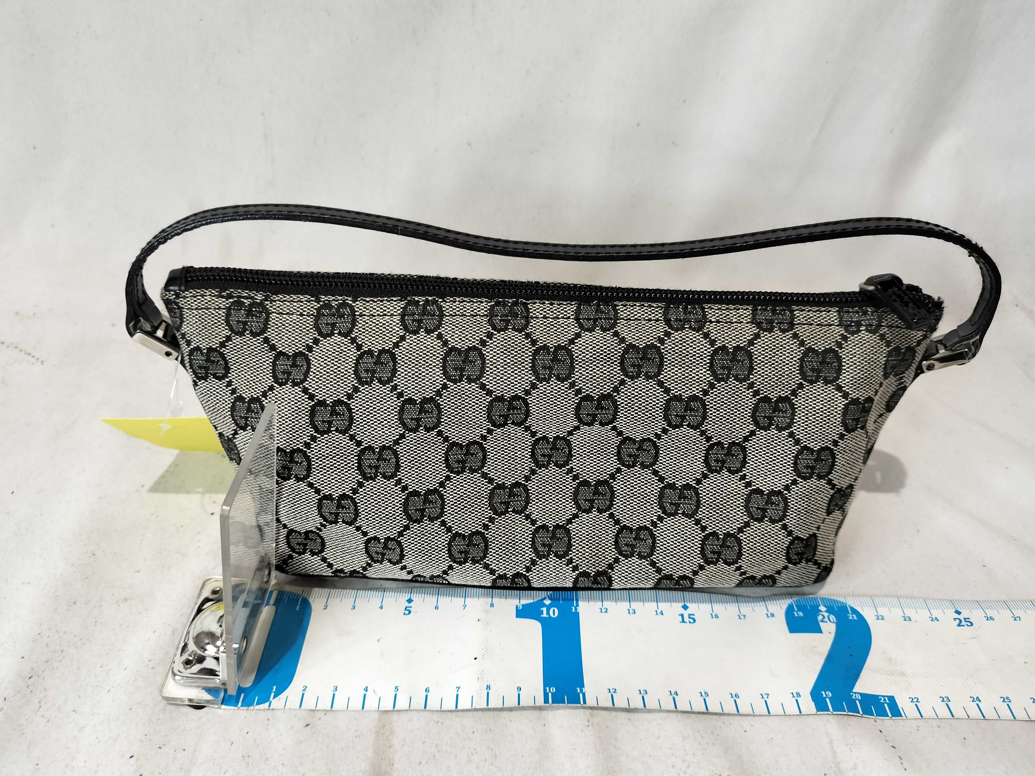GG Canvas 039.1103 Accessory Pouch One-Shoulder Bag Pouch — view 3