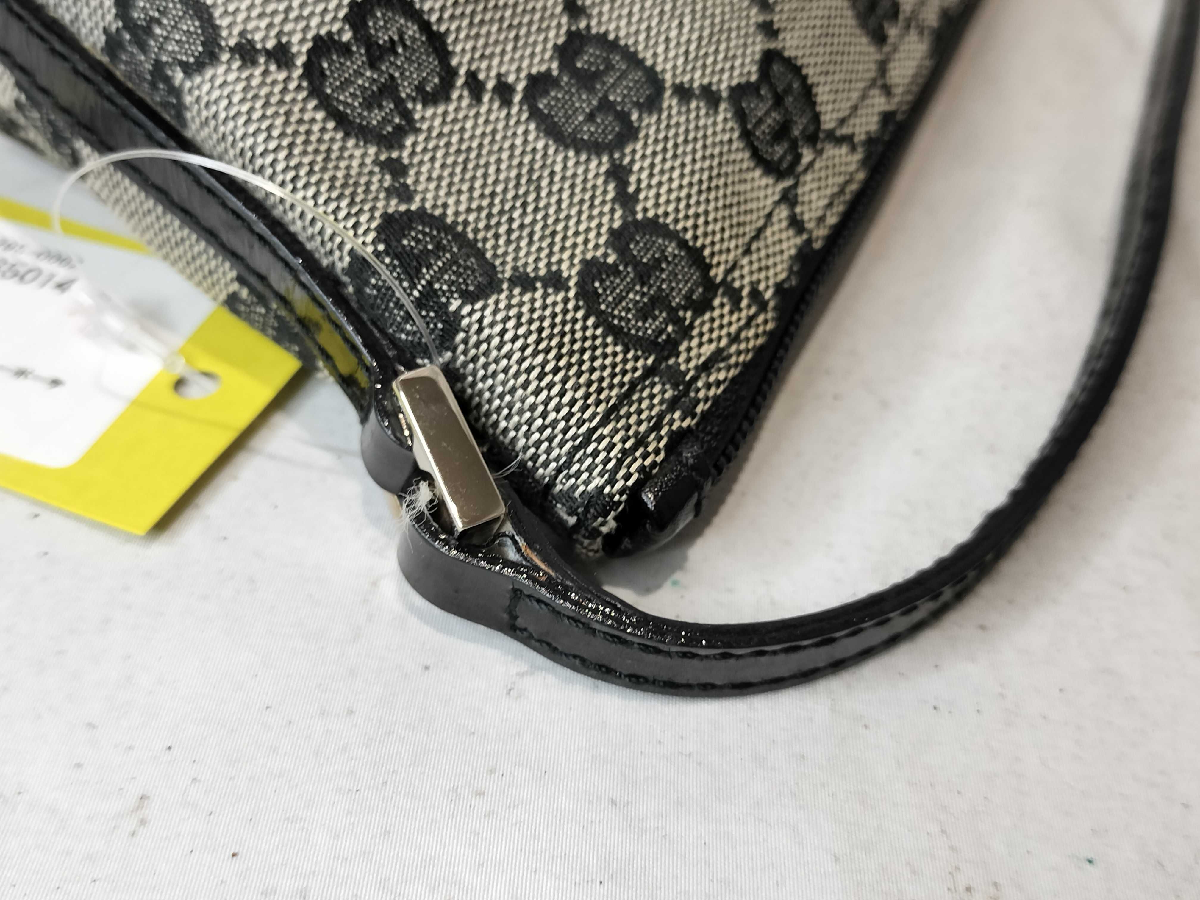 GG Canvas 039.1103 Accessory Pouch One-Shoulder Bag Pouch — view 6